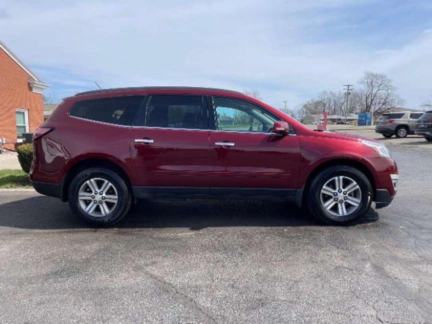 2015 Siren Red Tintcoat Chevrolet Traverse 2LT AWD (1GNKVHKD7FJ) with an 3.6L V6 DOHC 24V engine, 6-Speed Automatic transmission, located at 1099 N County Rd 25A , Troy, OH, 45373, (937) 908-9800, 40.057079, -84.212883 - Photo#5