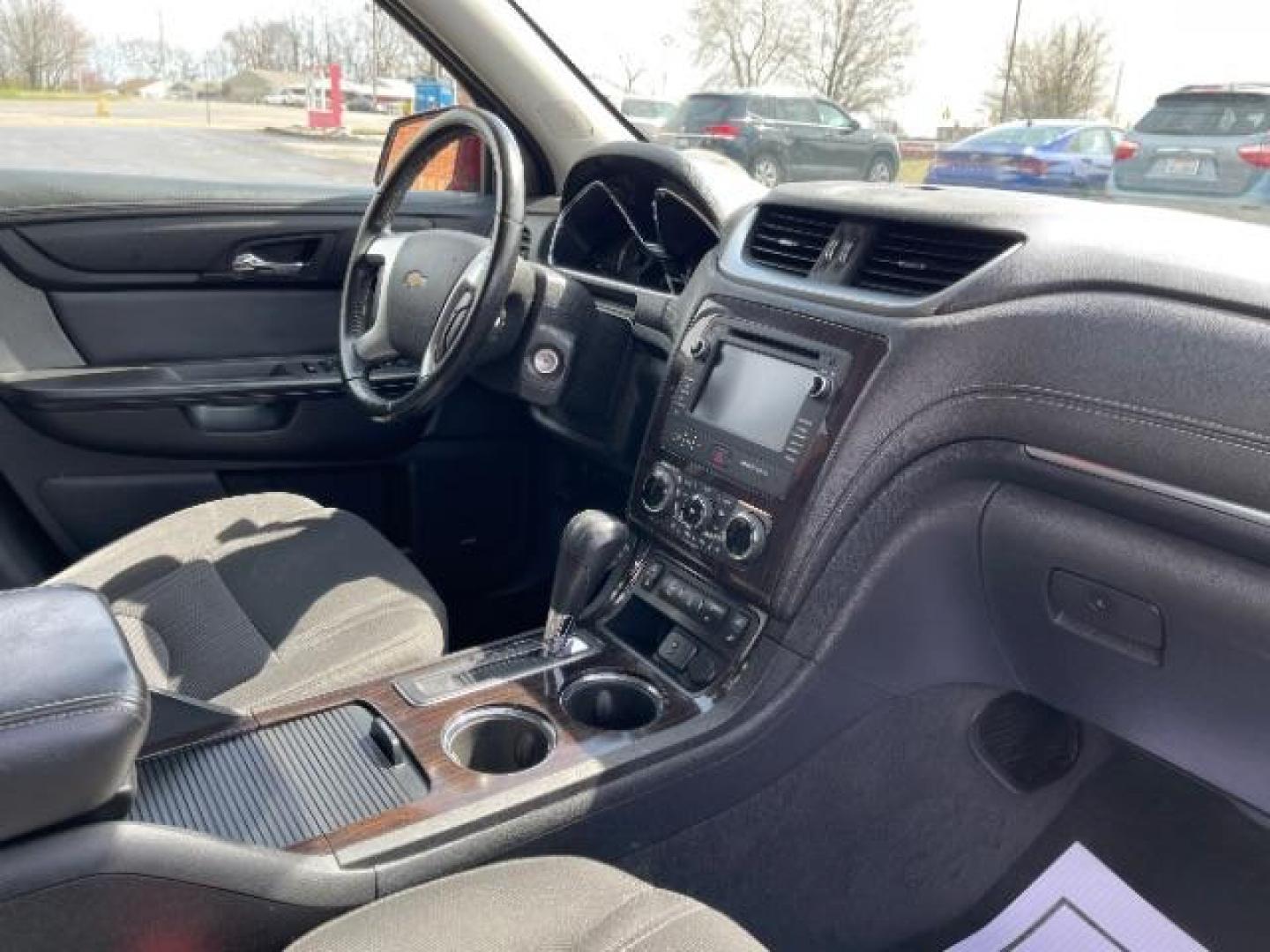 2015 Siren Red Tintcoat Chevrolet Traverse 2LT AWD (1GNKVHKD7FJ) with an 3.6L V6 DOHC 24V engine, 6-Speed Automatic transmission, located at 1099 N County Rd 25A , Troy, OH, 45373, (937) 908-9800, 40.057079, -84.212883 - Photo#8