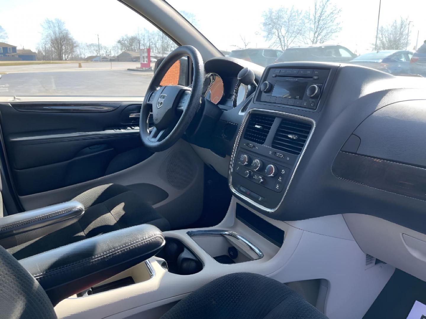 2015 Billet Silver Metallic CC Dodge Grand Caravan SXT (2C4RDGCG7FR) with an 3.6L V6 DOHC 24V engine, 6-Speed Automatic transmission, located at 880 E. National Road, Vandalia, OH, 45377, (937) 908-9800, 39.891918, -84.183594 - Photo#11