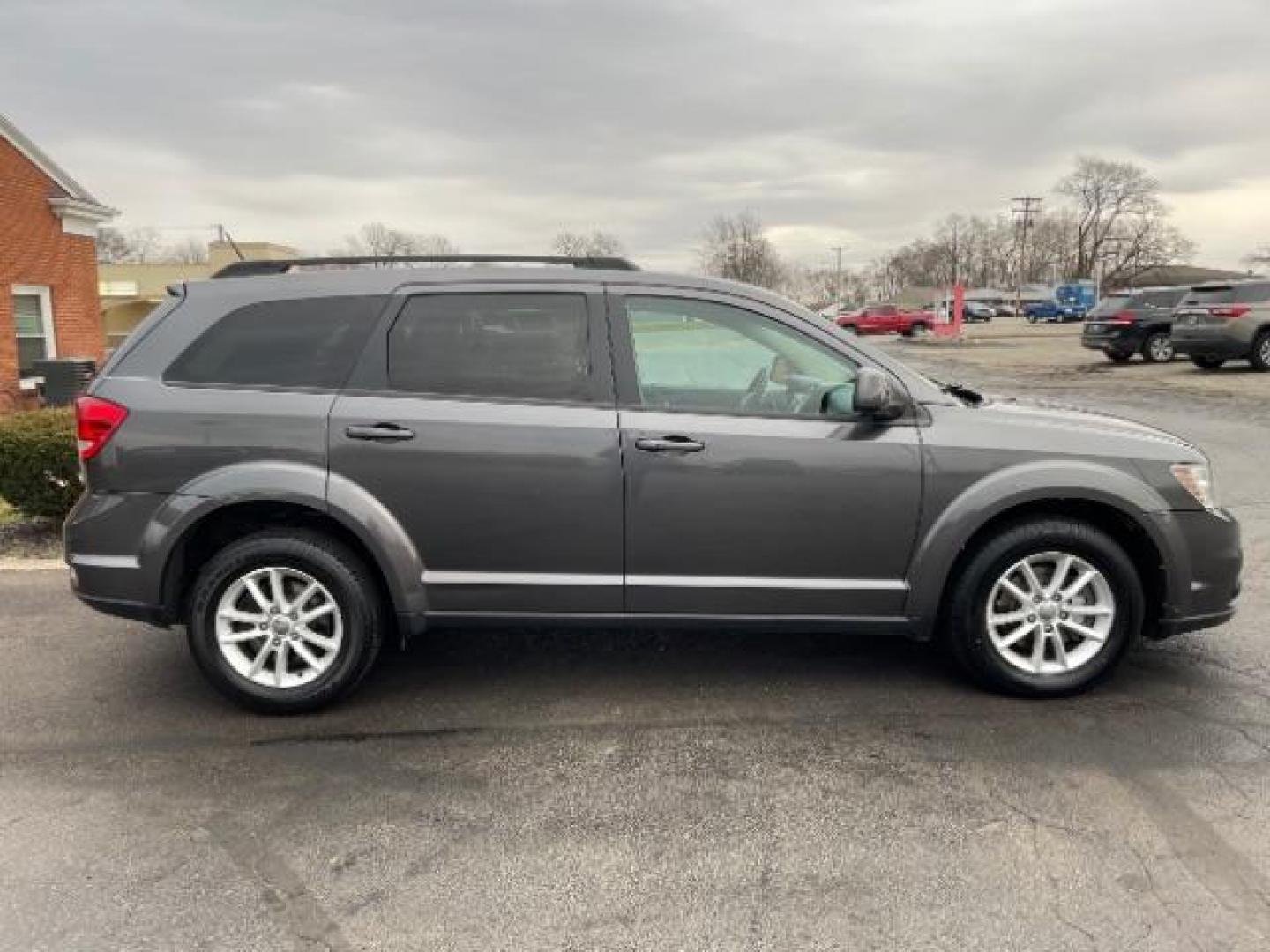 2015 Granite Crystal Met CC Dodge Journey SXT AWD (3C4PDDBG7FT) with an 3.6L V6 DOHC 24V engine, 6-Speed Automatic transmission, located at 1099 N County Rd 25A , Troy, OH, 45373, (937) 908-9800, 40.057079, -84.212883 - Photo#3