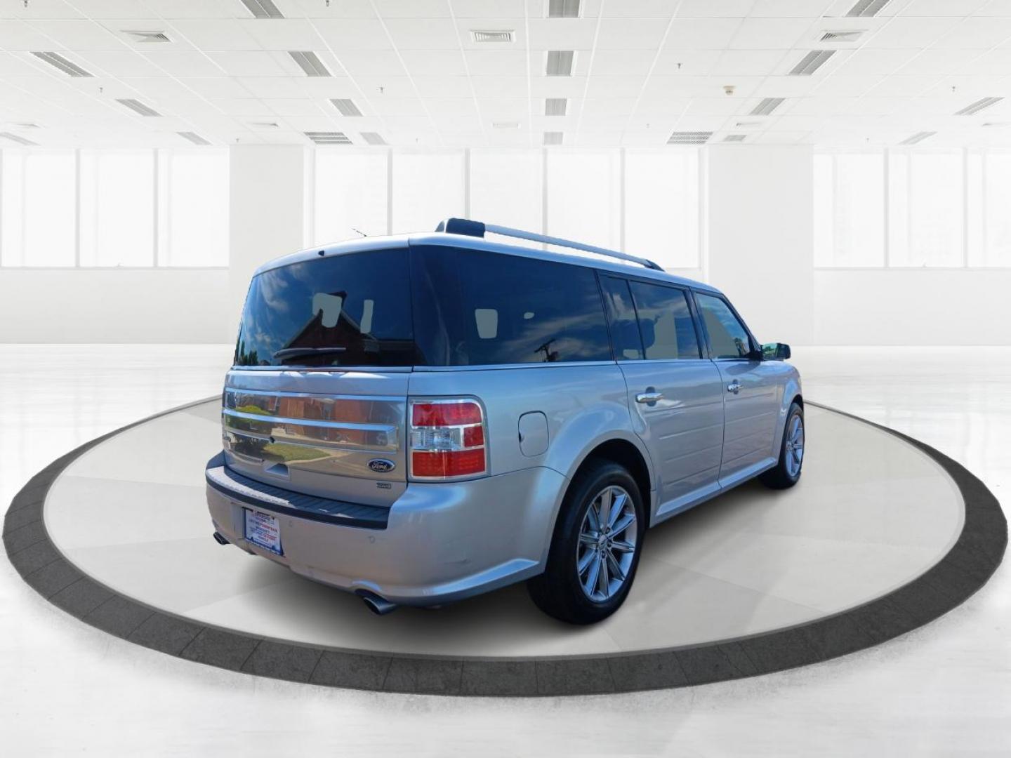 2015 Ingot Silver Metallic Ford Flex Limited AWD (2FMHK6D82FB) with an 3.5L V6 DOHC 24V engine, 6-Speed Automatic Overdrive transmission, located at 401 Woodman Dr, Riverside, OH, 45431, (937) 908-9800, 39.760899, -84.123421 - Photo#2