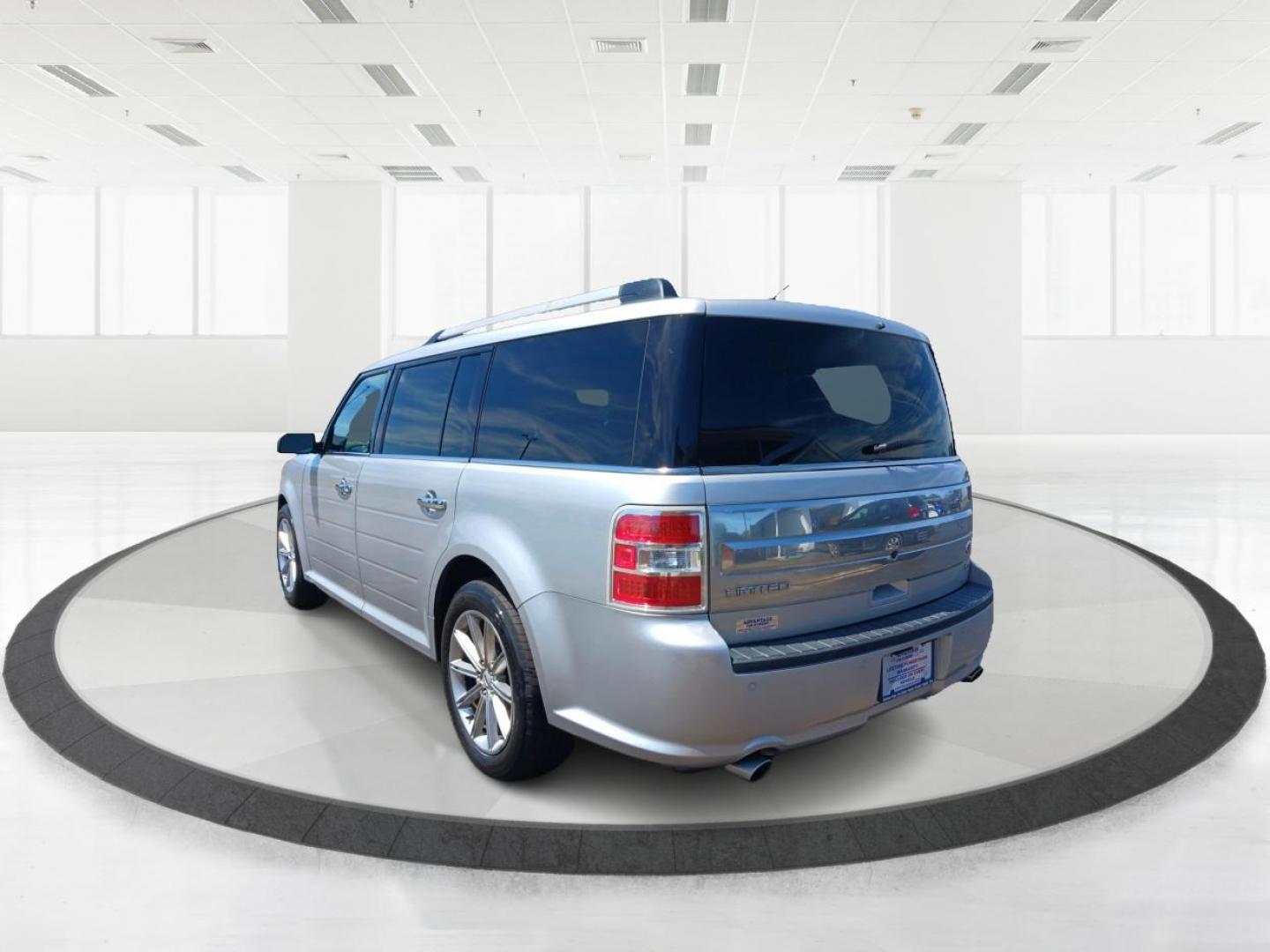 2015 Ingot Silver Metallic Ford Flex (2FMHK6D82FB) with an 3.5L V6 DOHC 24V engine, 6-Speed Automatic Overdrive transmission, located at 1099 N County Rd 25A , Troy, OH, 45373, (937) 908-9800, 40.057079, -84.212883 - Photo#4