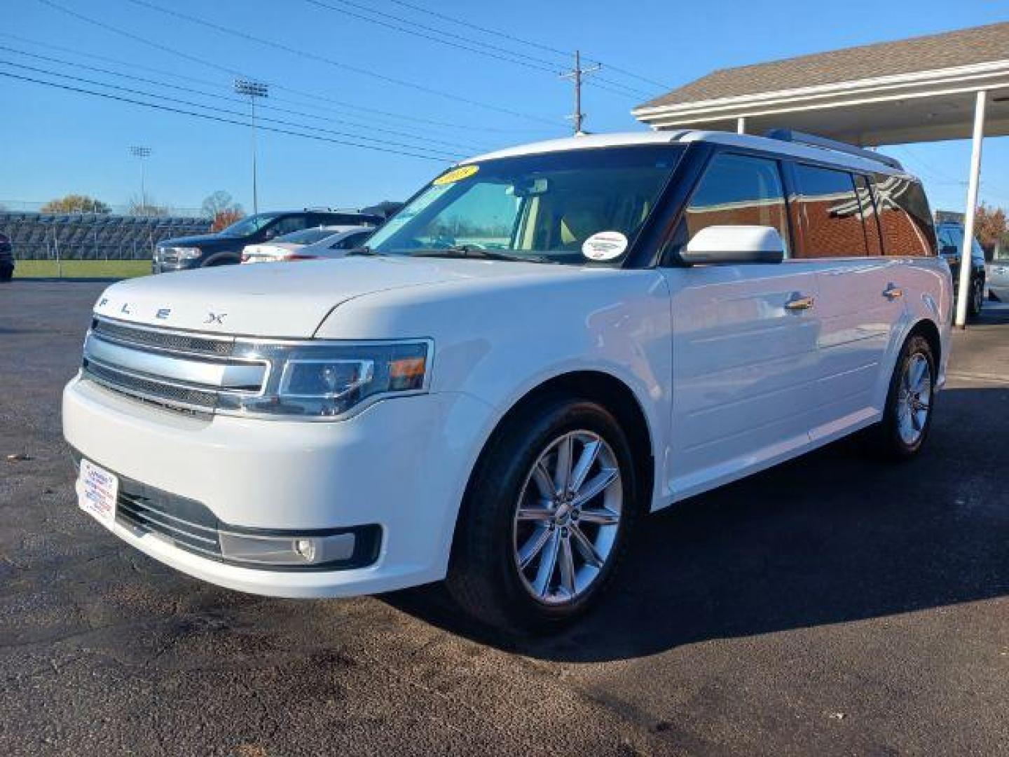 2015 White Platinum Metallic Tri-Coat Ford Flex Limited AWD (2FMHK6D84FB) with an 3.5L V6 DOHC 24V engine, 6-Speed Automatic Overdrive transmission, located at 1230 East Main St, Xenia, OH, 45385, (937) 908-9800, 39.688026, -83.910172 - Photo#2