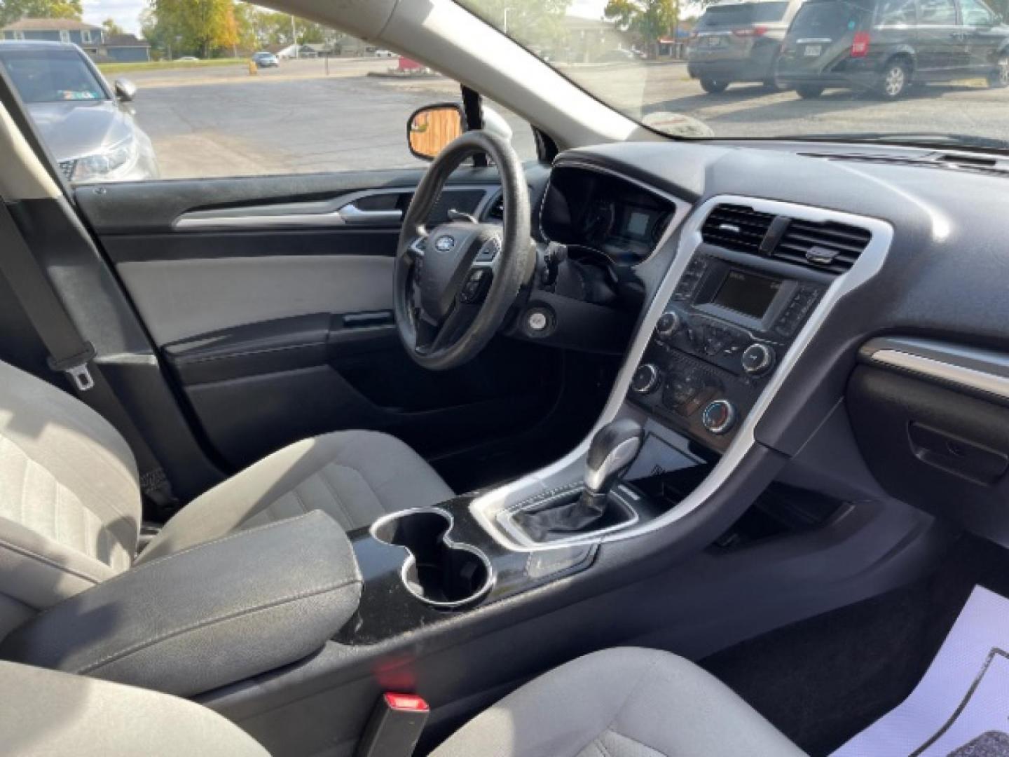 2015 Ingot Silver Ford Fusion (3FA6P0G74FR) with an 2.5L L4 DOHC 16V engine, 6-Speed Automatic transmission, located at 1230 East Main St, Xenia, OH, 45385, (937) 908-9800, 39.688026, -83.910172 - Photo#17