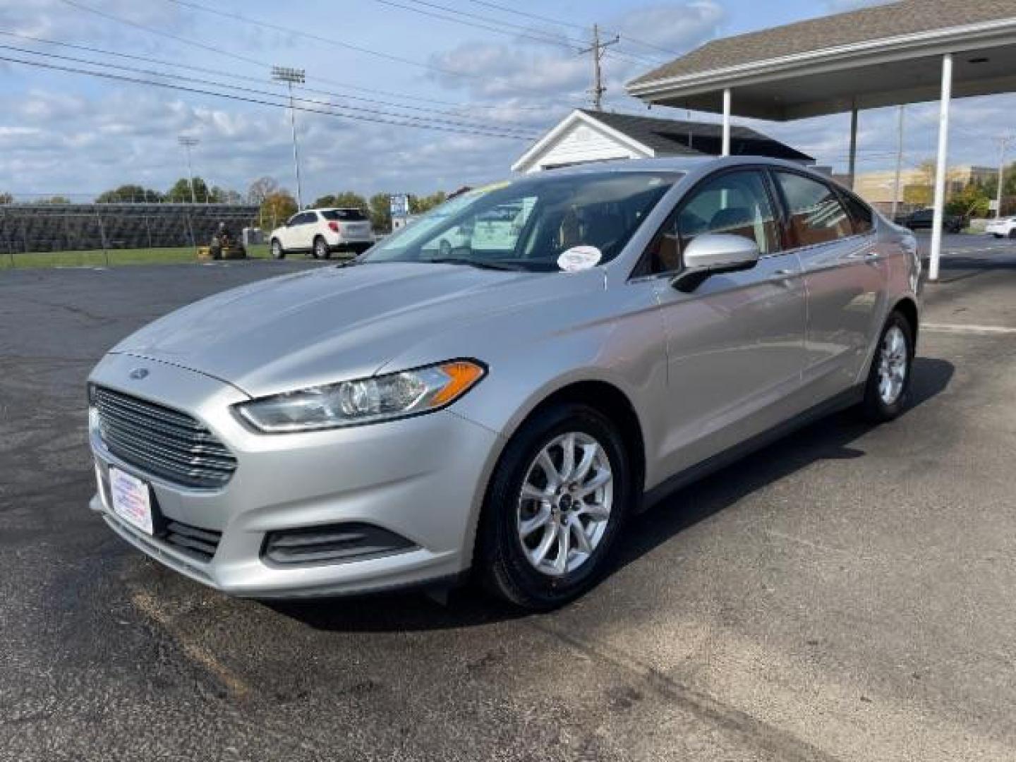 2015 Ingot Silver Ford Fusion S (3FA6P0G74FR) with an 2.5L L4 DOHC 16V engine, 6-Speed Automatic transmission, located at 1230 East Main St, Xenia, OH, 45385, (937) 908-9800, 39.688026, -83.910172 - Photo#1