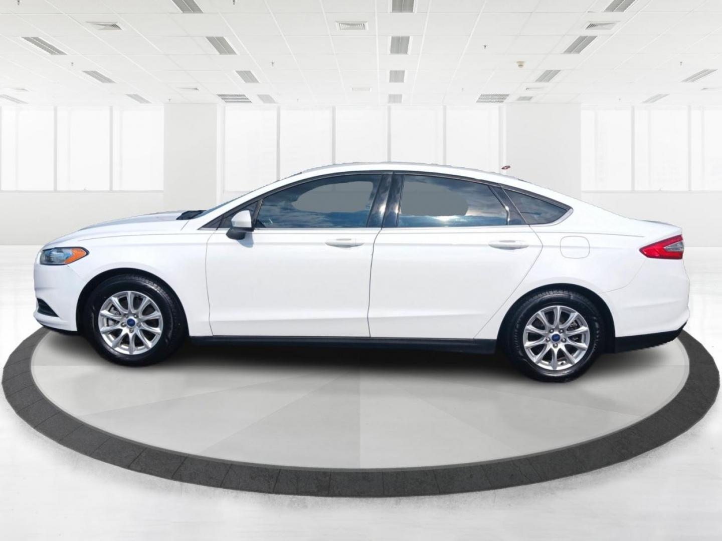 2015 Oxford White Ford Fusion (1FA6P0G71F5) with an 2.5L L4 DOHC 16V engine, 6-Speed Automatic transmission, located at 4508 South Dixie Dr, Moraine, OH, 45439, (937) 908-9800, 39.689976, -84.218452 - Photo#5