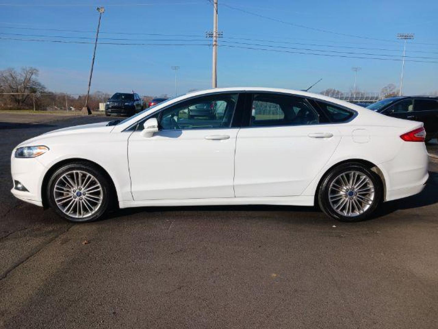 2015 White Platinum Met TC Ford Fusion SE (3FA6P0HD5FR) with an 1.5L L4 DOHC 16V engine, 6-Speed Automatic transmission, located at 1951 S Dayton Lakeview Rd., New Carlisle, OH, 45344, (937) 908-9800, 39.890999, -84.050255 - Photo#3