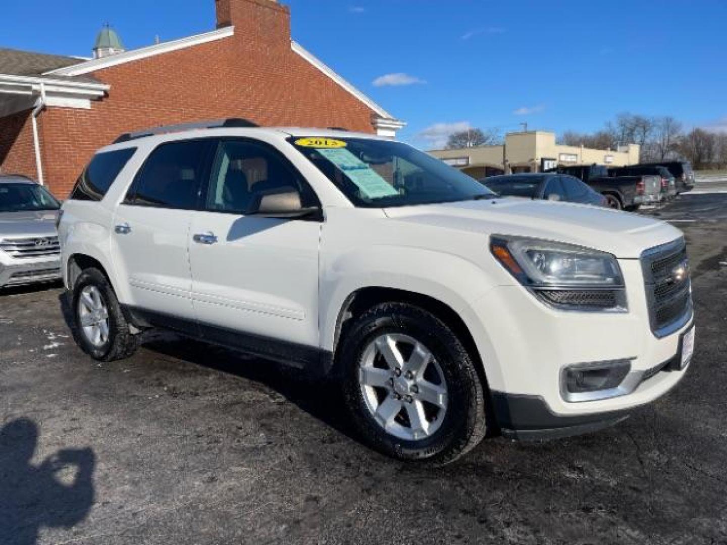 2015 Summit White GMC Acadia SLE-2 AWD (1GKKVPKD3FJ) with an 3.6L V6 DOHC 24V engine, 6-Speed Automatic transmission, located at 1184 Kauffman Ave, Fairborn, OH, 45324, (937) 908-9800, 39.807072, -84.030914 - Photo#0