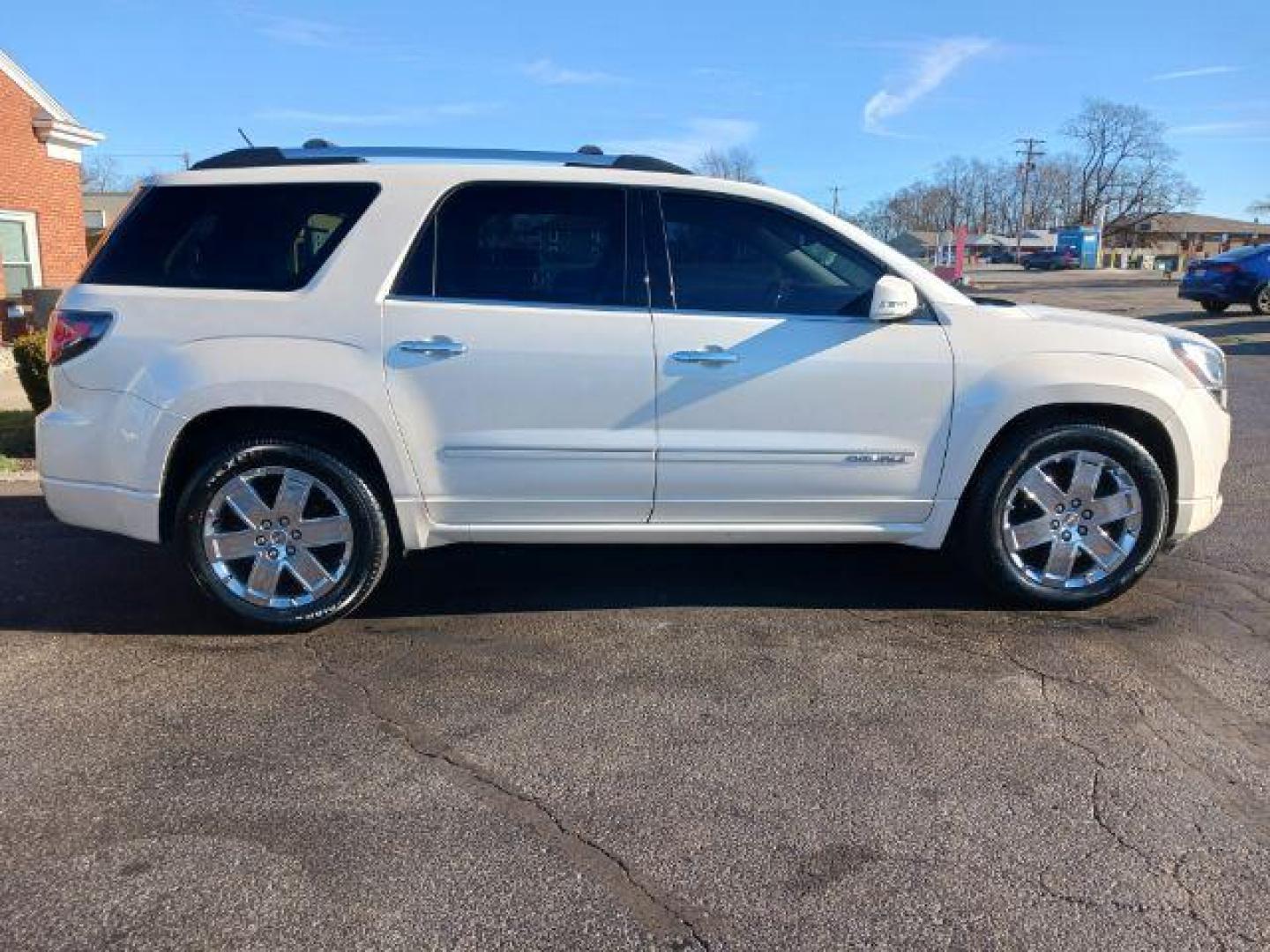 2015 White Diamond Tricoat GMC Acadia Denali AWD (1GKKVTKD6FJ) with an 3.6L V6 DOHC 24V engine, 6-Speed Automatic transmission, located at 880 E. National Road, Vandalia, OH, 45377, (937) 908-9800, 39.891918, -84.183594 - Photo#4