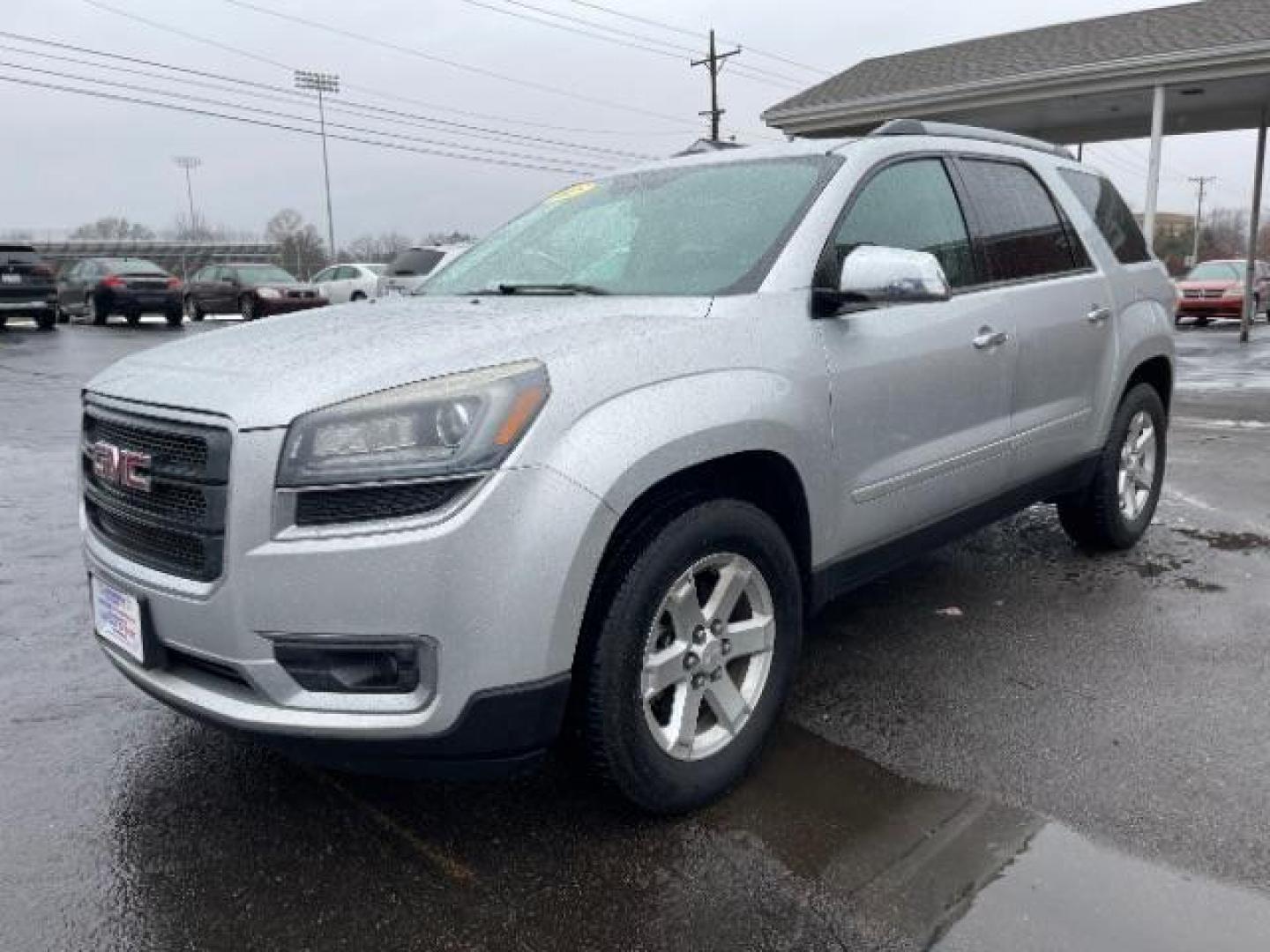 2015 Champagne Silver Metallic GMC Acadia SLE-1 FWD (1GKKRNED9FJ) with an 3.6L V6 DOHC 24V engine, 6-Speed Automatic transmission, located at 1230 East Main St, Xenia, OH, 45385, (937) 908-9800, 39.688026, -83.910172 - Photo#1