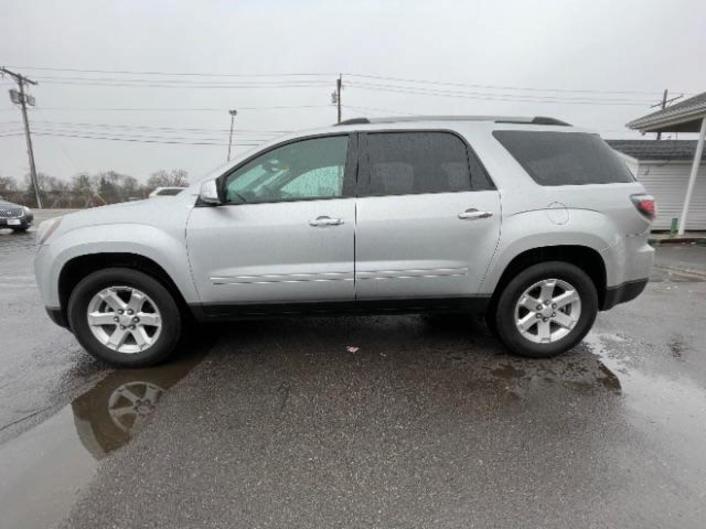 2015 Champagne Silver Metallic GMC Acadia SLE-1 FWD (1GKKRNED9FJ) with an 3.6L V6 DOHC 24V engine, 6-Speed Automatic transmission, located at 1230 East Main St, Xenia, OH, 45385, (937) 908-9800, 39.688026, -83.910172 - Photo#5