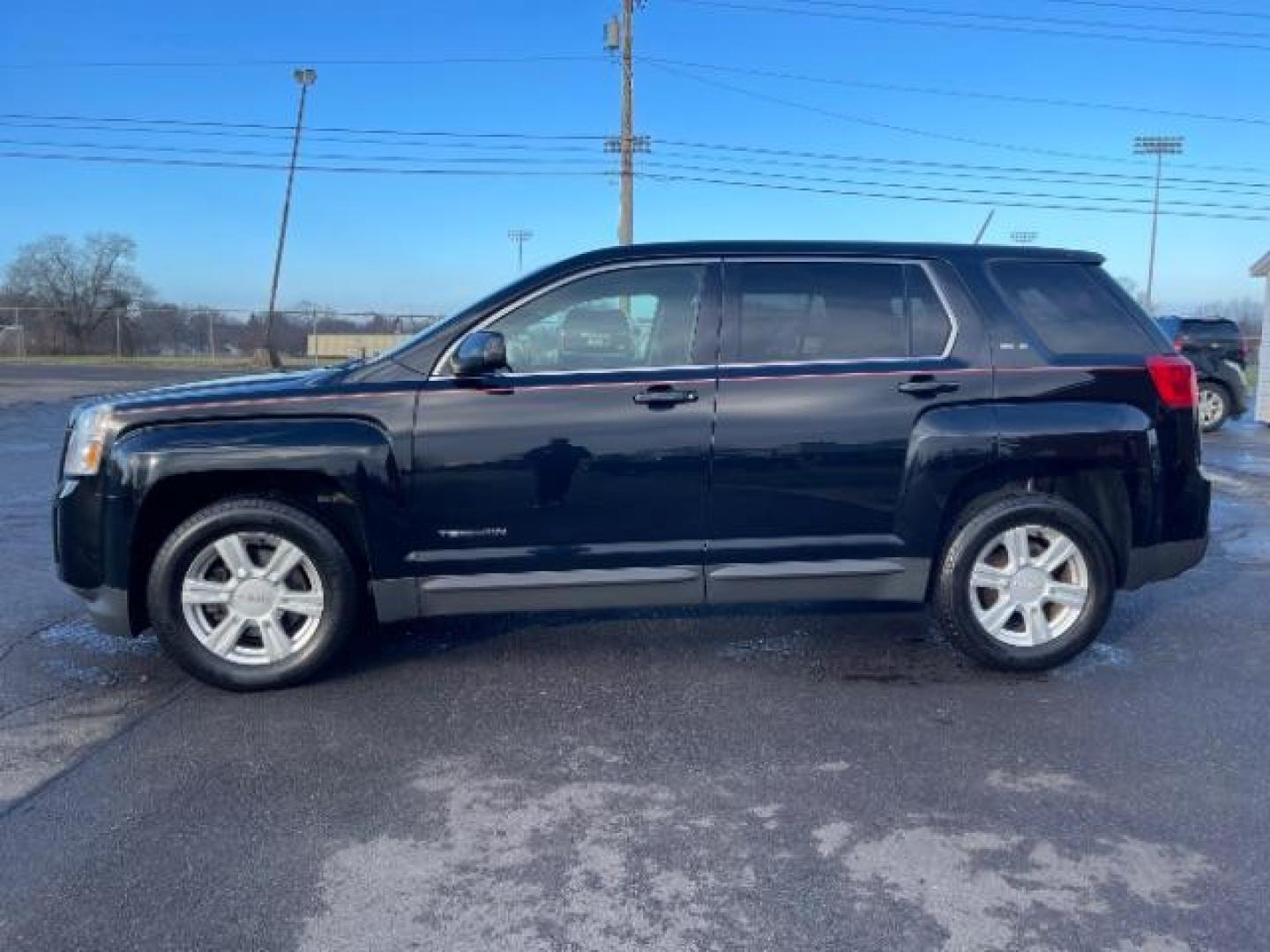 2015 Onyx Black GMC Terrain SLE1 FWD (2GKALMEK1F6) with an 2.4L L4 DOHC 16V engine, 6-Speed Automatic transmission, located at 1951 S Dayton Lakeview Rd., New Carlisle, OH, 45344, (937) 908-9800, 39.890999, -84.050255 - Photo#2