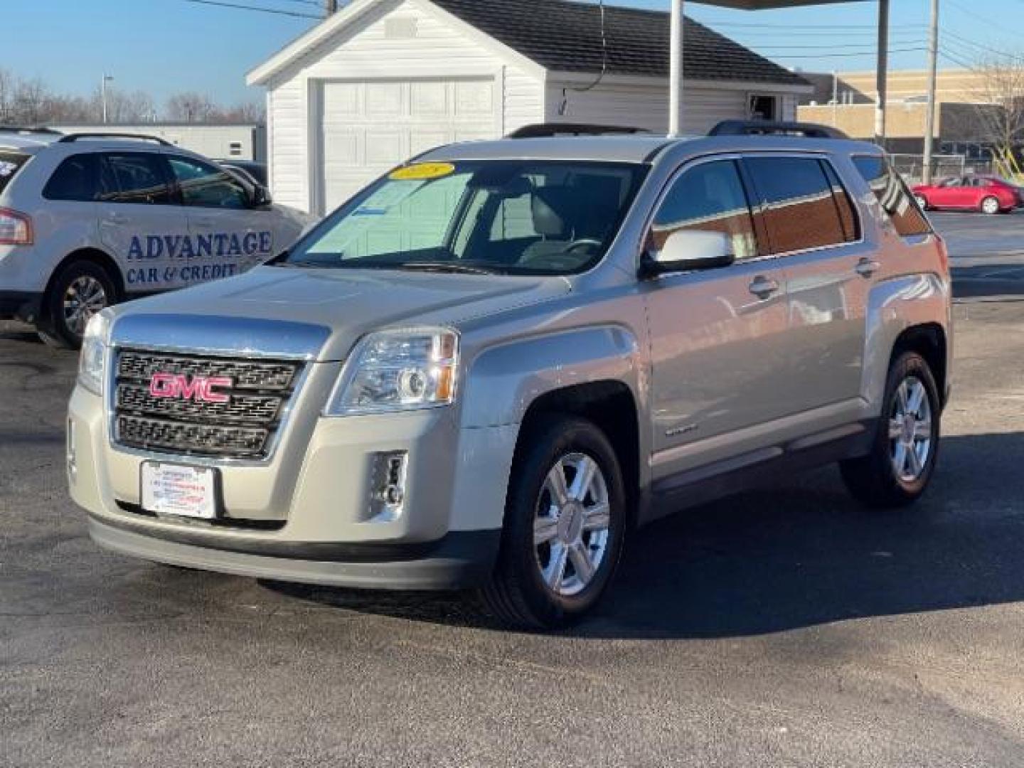 2015 Champagne Silver Metallic GMC Terrain SLE2 FWD (2GKALREK9F6) with an 2.4L L4 DOHC 16V engine, 6-Speed Automatic transmission, located at 1951 S Dayton Lakeview Rd., New Carlisle, OH, 45344, (937) 908-9800, 39.890999, -84.050255 - Photo#1