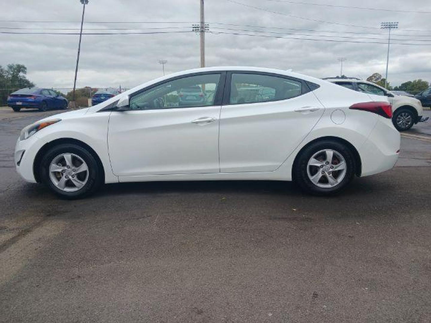 2015 Quartz White Pearl Hyundai Elantra SE 6AT (5NPDH4AE6FH) with an 1.8L L4 DOHC 16V engine, 6-Speed Automatic transmission, located at 1230 East Main St, Xenia, OH, 45385, (937) 908-9800, 39.688026, -83.910172 - Photo#3