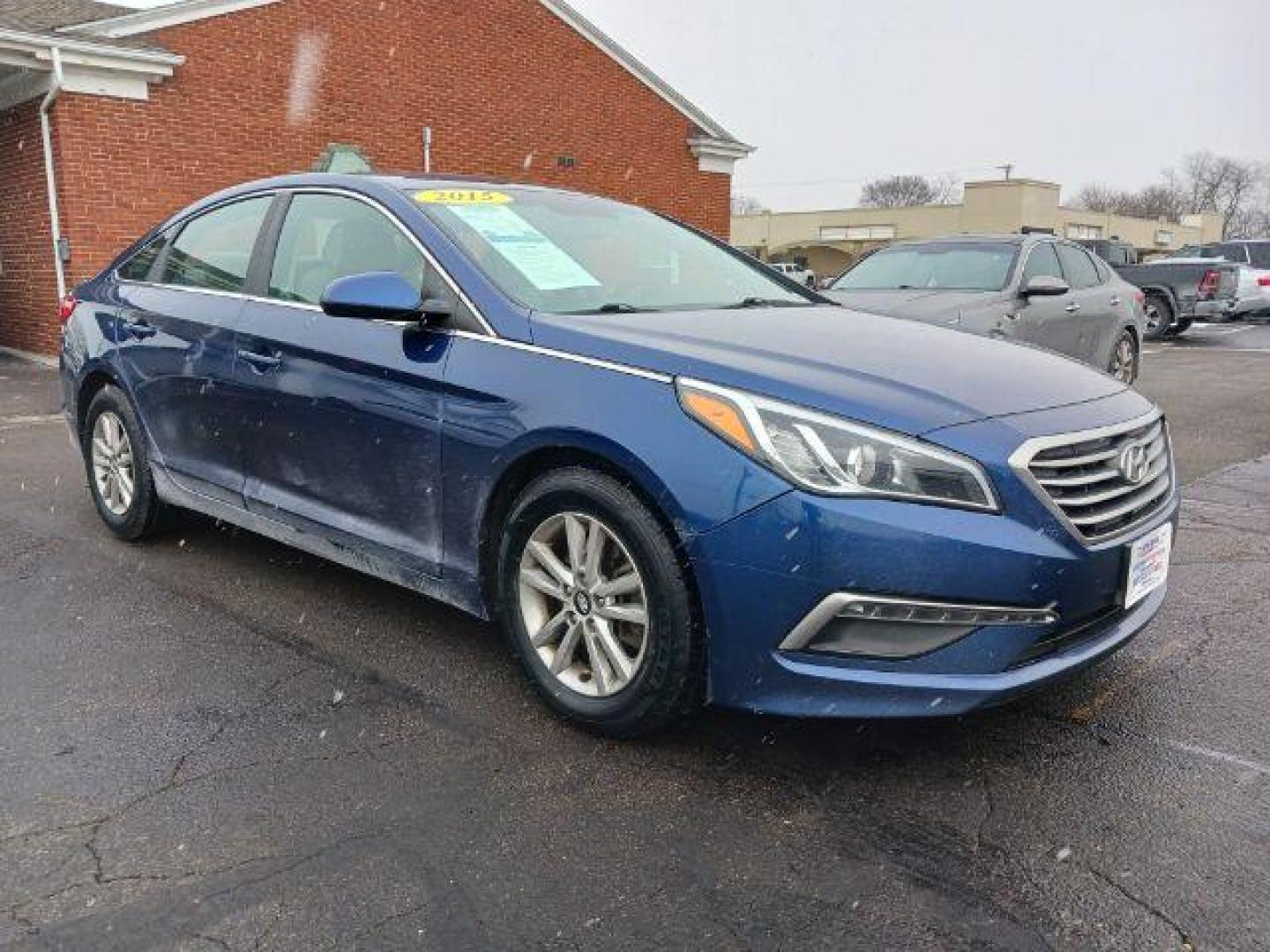 2015 Lakeside Blue Hyundai Sonata SE (5NPE24AFXFH) with an 2.4L L4 DOHC 16V engine, 7-Speed Automatic transmission, located at 1230 East Main St, Xenia, OH, 45385, (937) 908-9800, 39.688026, -83.910172 - Photo#0