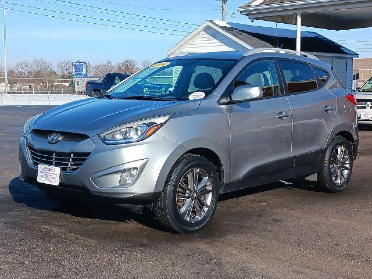 2015 Graphite Gray Metallic Hyundai Tucson SE AWD (KM8JUCAG6FU) with an 2.4L L4 DOHC 16V engine, 6-Speed Automatic transmission, located at 401 Woodman Dr, Riverside, OH, 45431, (937) 908-9800, 39.760899, -84.123421 - Photo#2