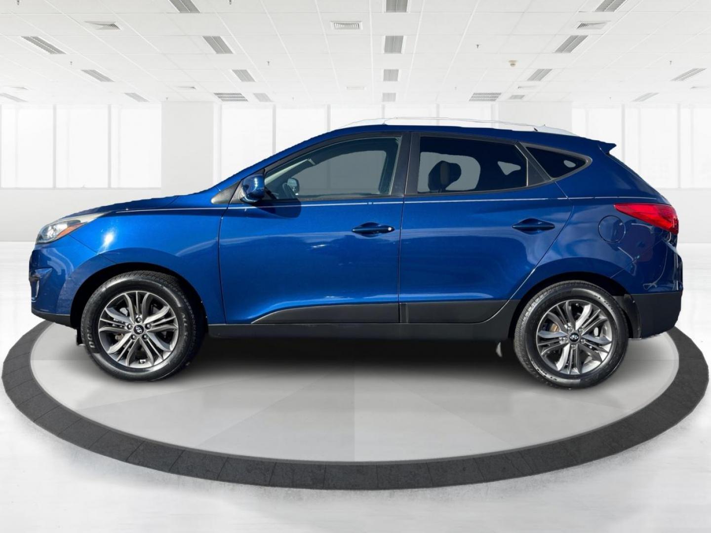 2015 Laguna Blue Mica Hyundai Tucson GLS AWD (KM8JUCAG7FU) with an 2.4L L4 DOHC 16V engine, 6-Speed Automatic transmission, located at 4508 South Dixie Dr, Moraine, OH, 45439, (937) 908-9800, 39.689976, -84.218452 - Photo#5