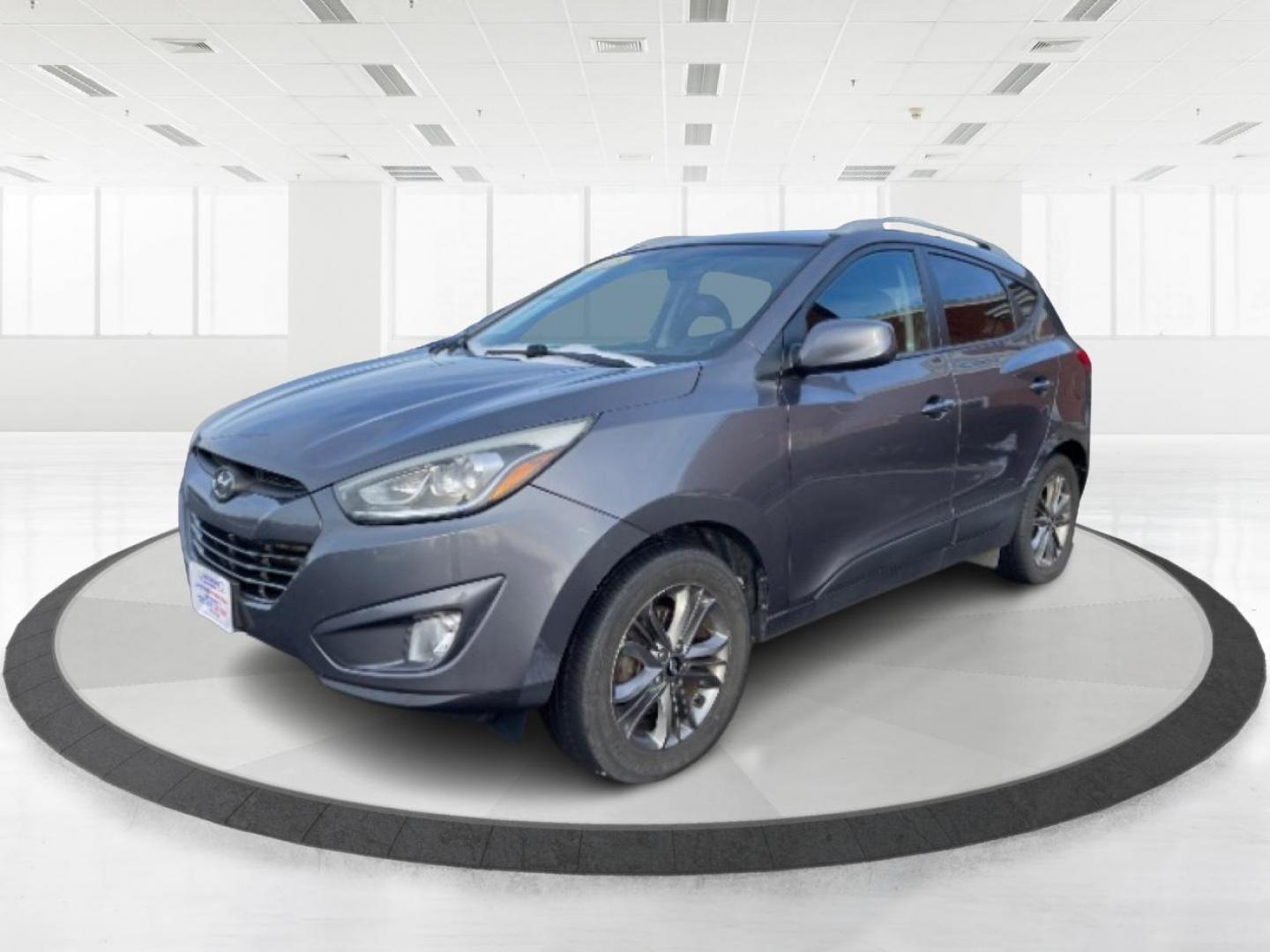 2015 Hyundai Tucson SE AWD (KM8JUCAG4FU) with an 2.4L L4 DOHC 16V engine, 6-Speed Automatic transmission, located at 880 E. National Road, Vandalia, OH, 45377, (937) 908-9800, 39.891918, -84.183594 - 2015 Hyundai Tucson SE AWD - Photo#5