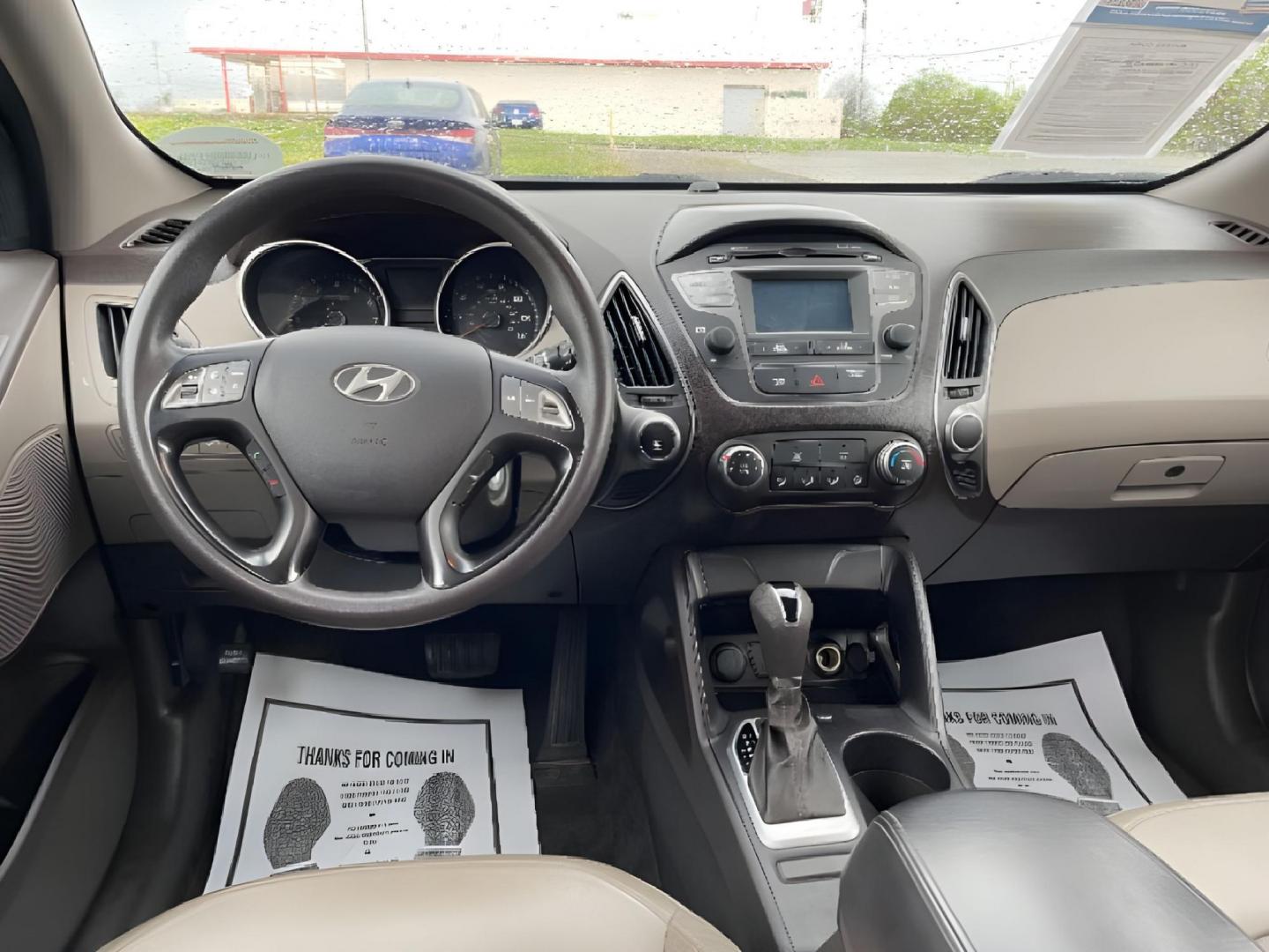 2015 Garnet Red Mica Hyundai Tucson SE AWD (KM8JTCAF6FU) with an 2.0L L4 DOHC 16V engine, 6-Speed Automatic transmission, located at 1230 East Main St, Xenia, OH, 45385, (937) 908-9800, 39.688026, -83.910172 - Photo#7