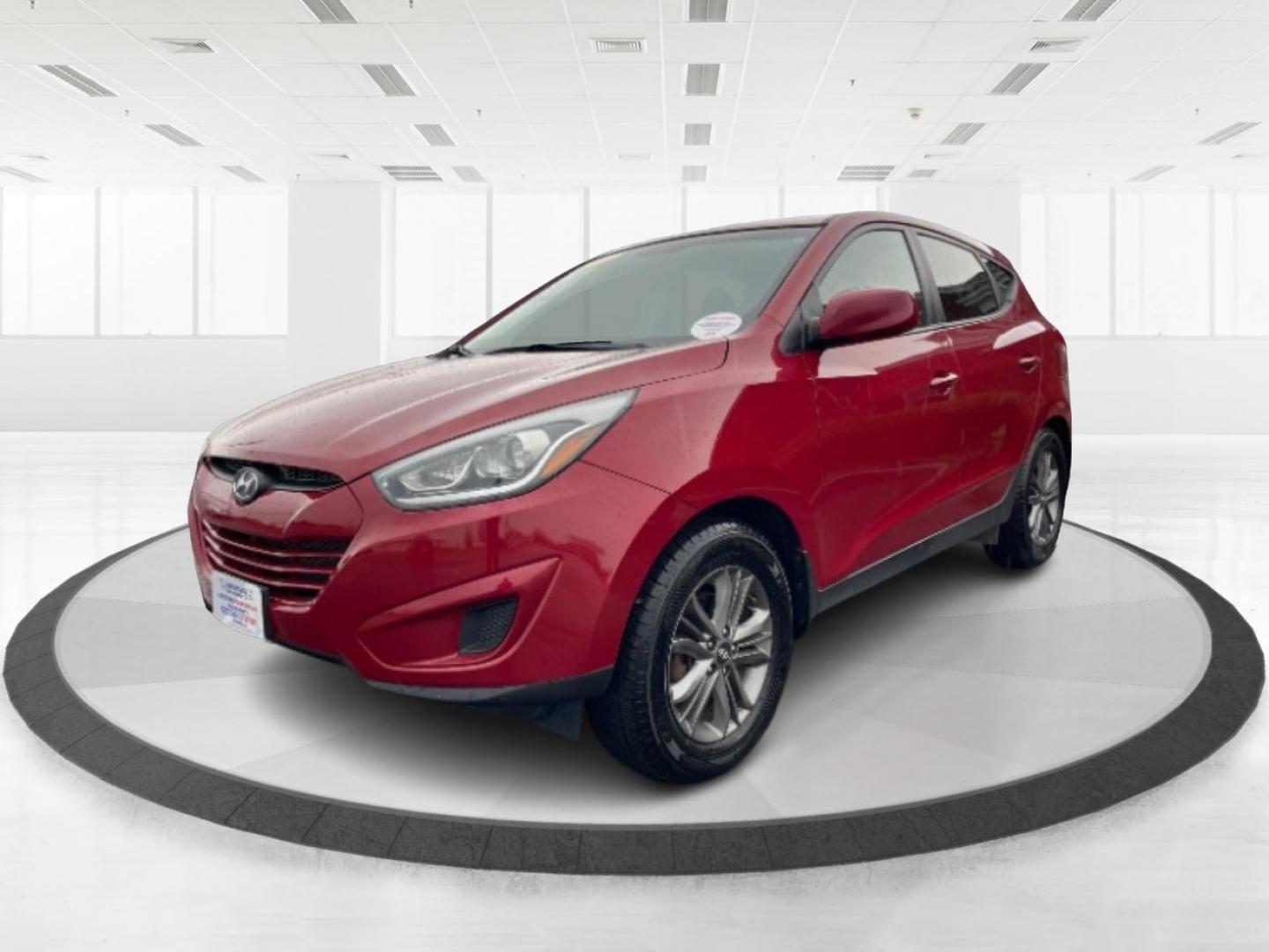 2015 Garnet Red Mica Hyundai Tucson SE AWD (KM8JTCAF6FU) with an 2.0L L4 DOHC 16V engine, 6-Speed Automatic transmission, located at 1230 East Main St, Xenia, OH, 45385, (937) 908-9800, 39.688026, -83.910172 - Photo#5