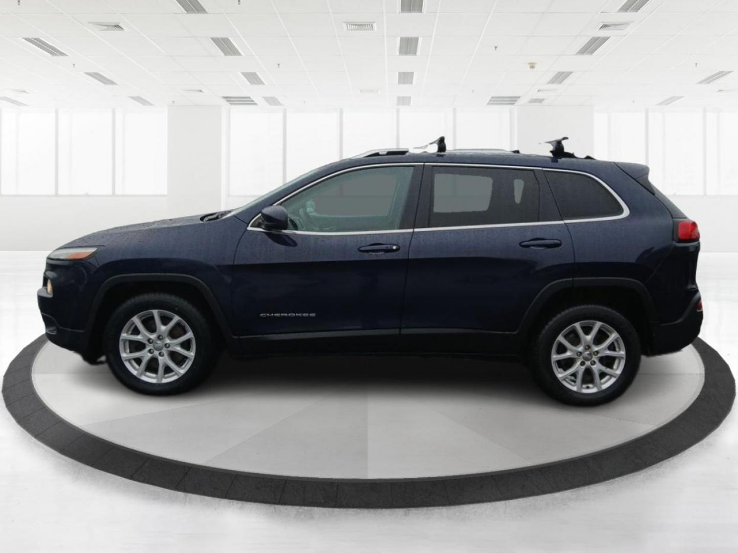 2015 Jeep Cherokee Latitude FWD (1C4PJLCS9FW) with an 3.2L V6 DOHC 24V engine, 9-Speed Automatic transmission, located at 1099 N County Rd 25A , Troy, OH, 45373, (937) 908-9800, 40.057079, -84.212883 - 2015 Jeep Cherokee Latitude FWD - Photo#5