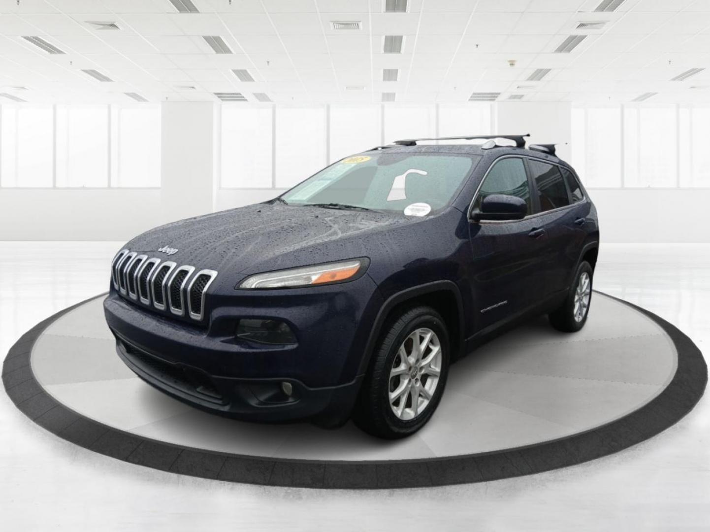 2015 Jeep Cherokee Latitude FWD (1C4PJLCS9FW) with an 3.2L V6 DOHC 24V engine, 9-Speed Automatic transmission, located at 1099 N County Rd 25A , Troy, OH, 45373, (937) 908-9800, 40.057079, -84.212883 - 2015 Jeep Cherokee Latitude FWD - Photo#7