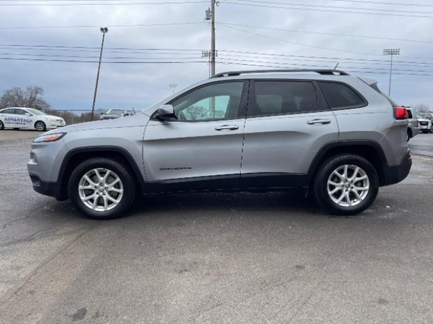 2015 Billet Silver Metallic CC Jeep Cherokee Latitude FWD (1C4PJLCB2FW) with an 2.4L L4 DOHC 16V engine, 9-Speed Automatic transmission, located at 1184 Kauffman Ave, Fairborn, OH, 45324, (937) 908-9800, 39.807072, -84.030914 - Photo#2