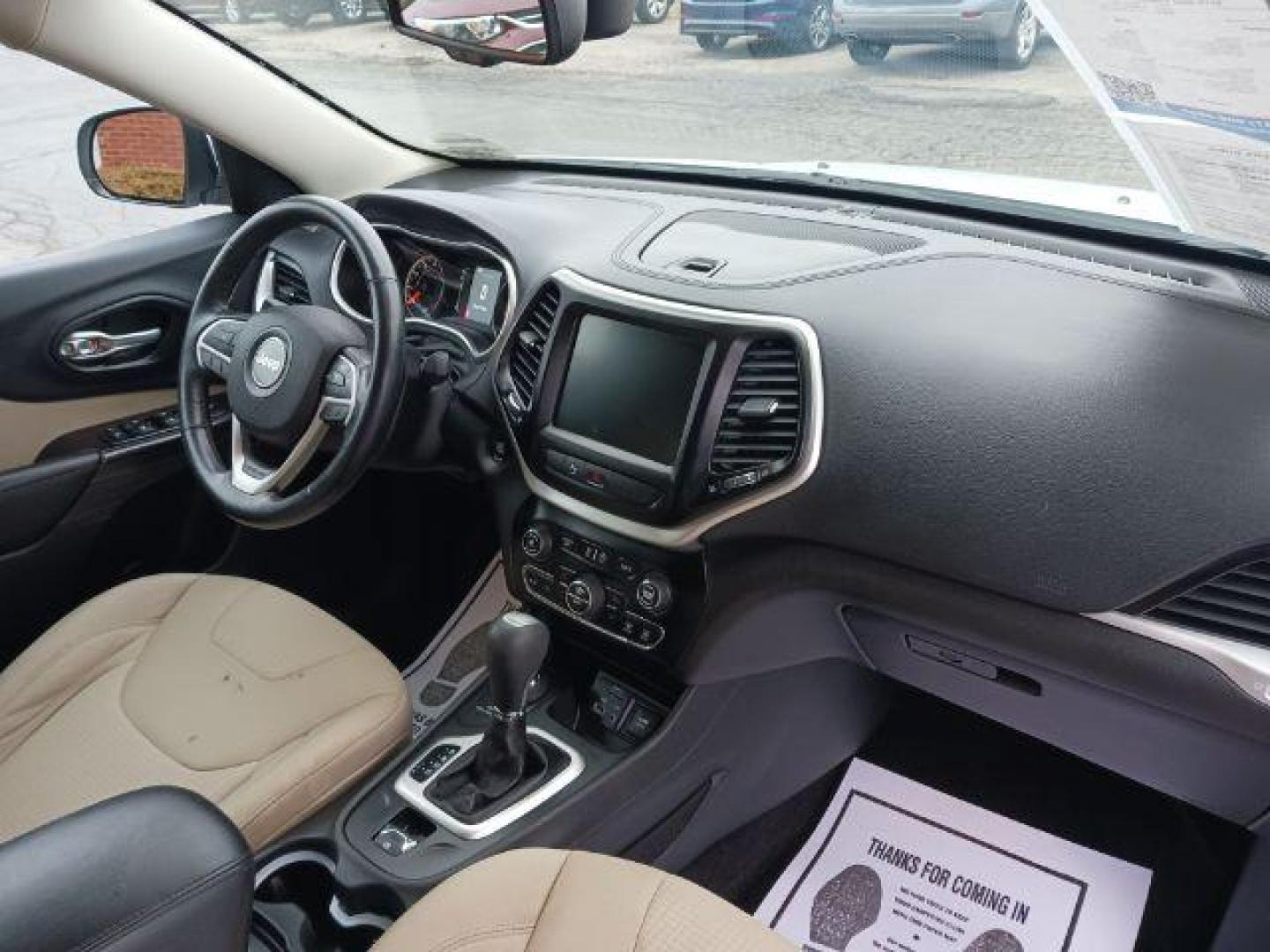 2015 Bright White Clearcoat Jeep Cherokee Latitude 4WD (1C4PJMCS5FW) with an 3.2L V6 DOHC 24V engine, 9-Speed Automatic transmission, located at 4508 South Dixie Dr, Moraine, OH, 45439, (937) 908-9800, 39.689976, -84.218452 - Photo#8