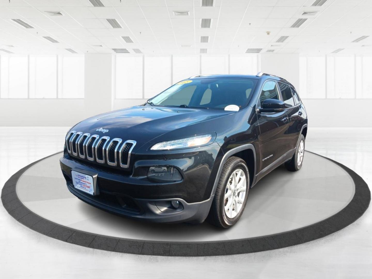 2015 Brilliant Black Crystal P Jeep Cherokee Latitude FWD (1C4PJLCB3FW) with an 2.4L L4 DOHC 16V engine, 9-Speed Automatic transmission, located at 4508 South Dixie Dr, Moraine, OH, 45439, (937) 908-9800, 39.689976, -84.218452 - Photo#7