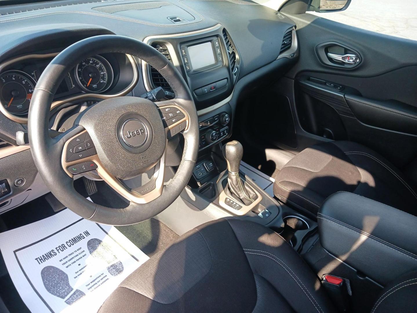 2015 Brilliant Black Crystal P Jeep Cherokee Latitude FWD (1C4PJLCB3FW) with an 2.4L L4 DOHC 16V engine, 9-Speed Automatic transmission, located at 4508 South Dixie Dr, Moraine, OH, 45439, (937) 908-9800, 39.689976, -84.218452 - Photo#8