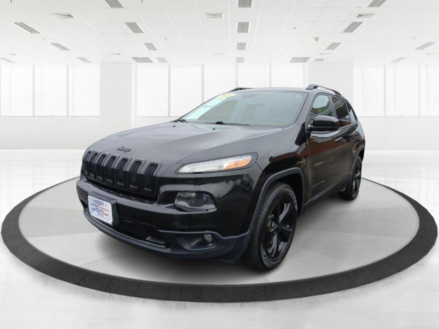 2015 Jeep Cherokee Latitude 4WD (1C4PJMCS5FW) with an 3.2L V6 DOHC 24V engine, 9-Speed Automatic transmission, located at 4508 South Dixie Dr, Moraine, OH, 45439, (937) 908-9800, 39.689976, -84.218452 - 2015 Jeep Cherokee Latitude 4WD - Photo#7