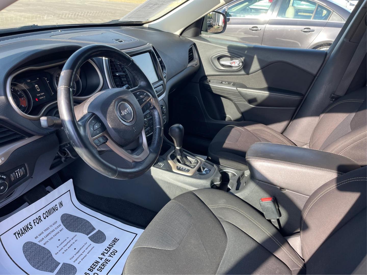 2015 Granite Crystal Met CC Jeep Cherokee Latitude 4WD (1C4PJMCS0FW) with an 3.2L V6 DOHC 24V engine, 9-Speed Automatic transmission, located at 1099 N County Rd 25A , Troy, OH, 45373, (937) 908-9800, 40.057079, -84.212883 - Photo#8