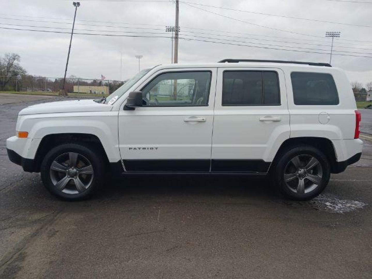 2015 Bright White Clearcoat Jeep Patriot Latitude 2WD (1C4NJPFA8FD) with an 2.0L L4 DOHC 16V engine, located at 4508 South Dixie Dr, Moraine, OH, 45439, (937) 908-9800, 39.689976, -84.218452 - Photo#3