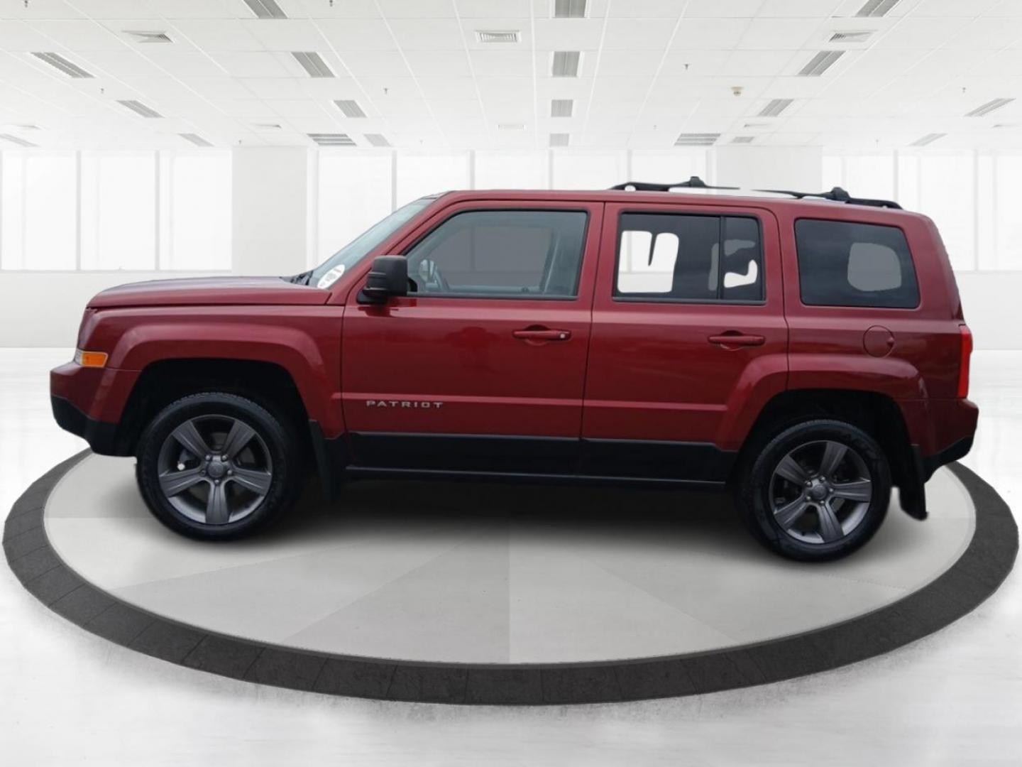 2015 Jeep Patriot Latitude 4WD (1C4NJRFB4FD) with an 2.4L L4 DOHC 16V engine, located at 880 E. National Road, Vandalia, OH, 45377, (937) 908-9800, 39.891918, -84.183594 - 2015 Jeep Patriot Latitude 4WD - Photo#5