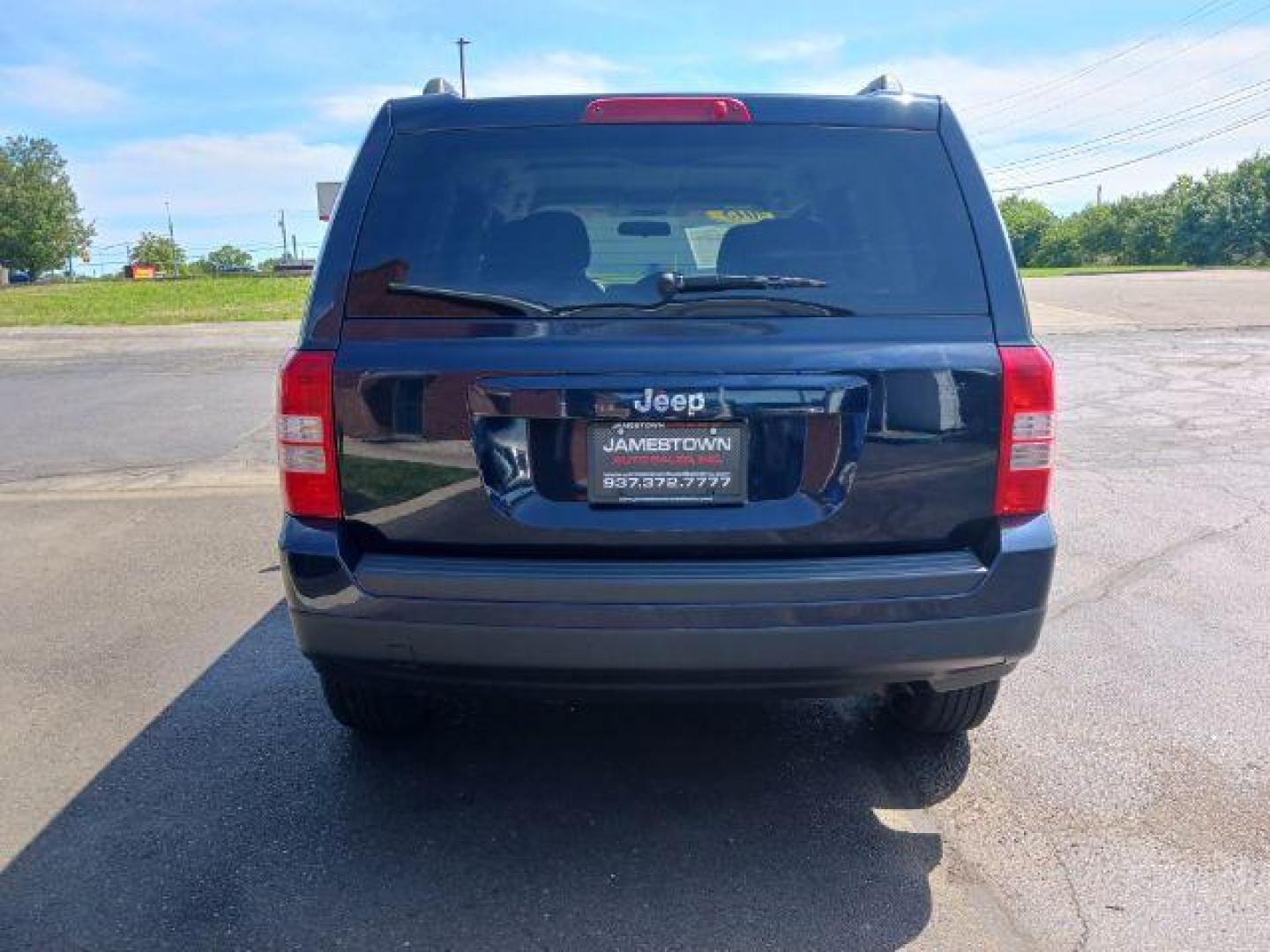 2015 Jeep Patriot Sport 2WD (1C4NJPBAXFD) with an 2.0L L4 DOHC 16V engine, located at 1951 S Dayton Lakeview Rd., New Carlisle, OH, 45344, (937) 908-9800, 39.890999, -84.050255 - 2015 Jeep Patriot Sport 2WD - Photo#18