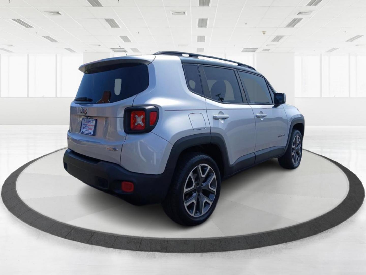 2015 Silver Jeep Renegade (ZACCJBBT3FP) with an 2.4L L4 DOHC 16V engine, 6-Speed Manual transmission, located at 1184 Kauffman Ave, Fairborn, OH, 45324, (937) 908-9800, 39.807072, -84.030914 - Photo#2