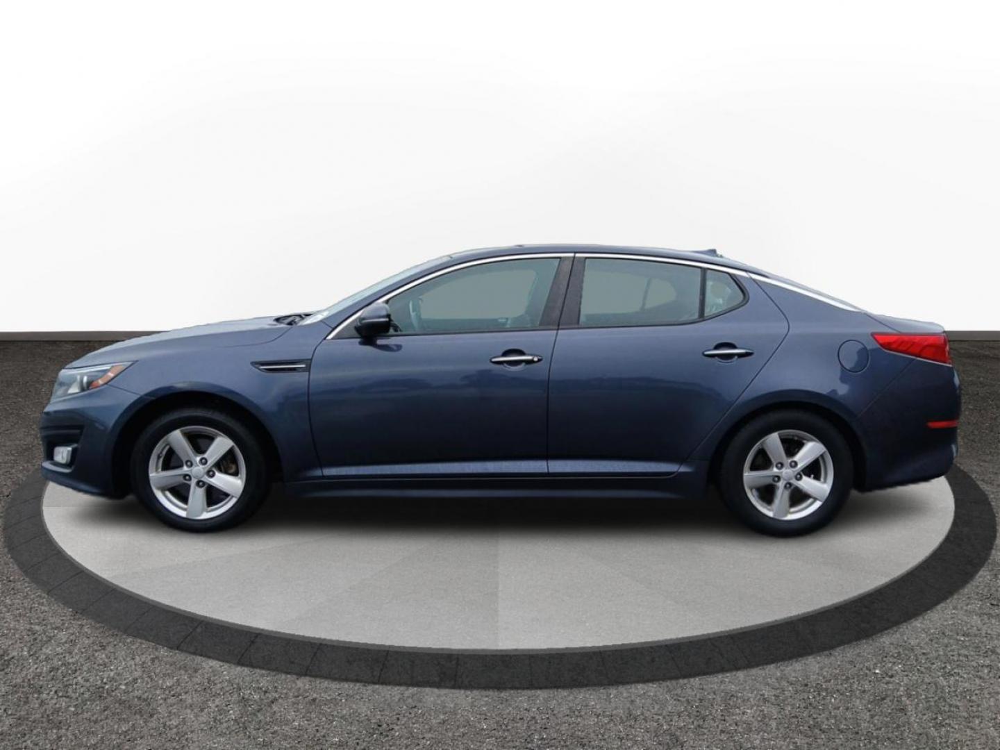 2015 Smokey Blue Kia Optima LX (KNAGM4A72F5) with an 2.4L L4 DOHC 16V engine, 6-Speed Automatic transmission, located at 1184 Kauffman Ave, Fairborn, OH, 45324, (937) 908-9800, 39.807072, -84.030914 - Photo#5