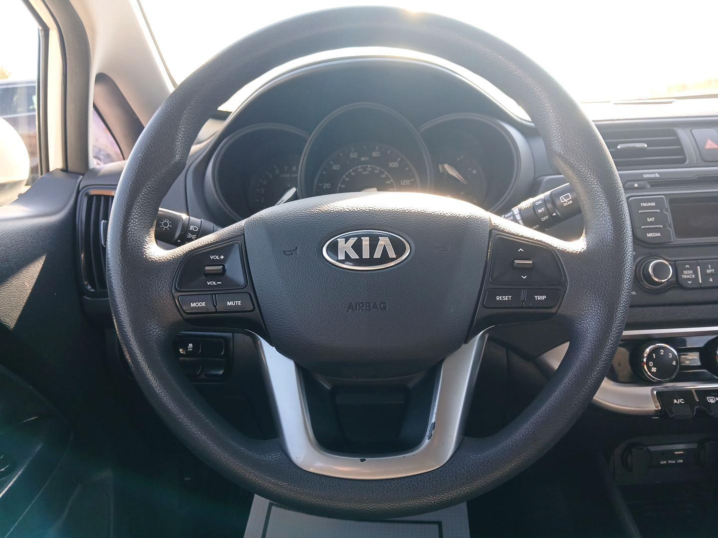 2015 Clear White Kia Rio5 LX 6A (KNADM5A39F6) with an 1.6L L4 DOHC 16V engine, 6-Speed Automatic transmission, located at 1230 East Main St, Xenia, OH, 45385, (937) 908-9800, 39.688026, -83.910172 - Photo#11