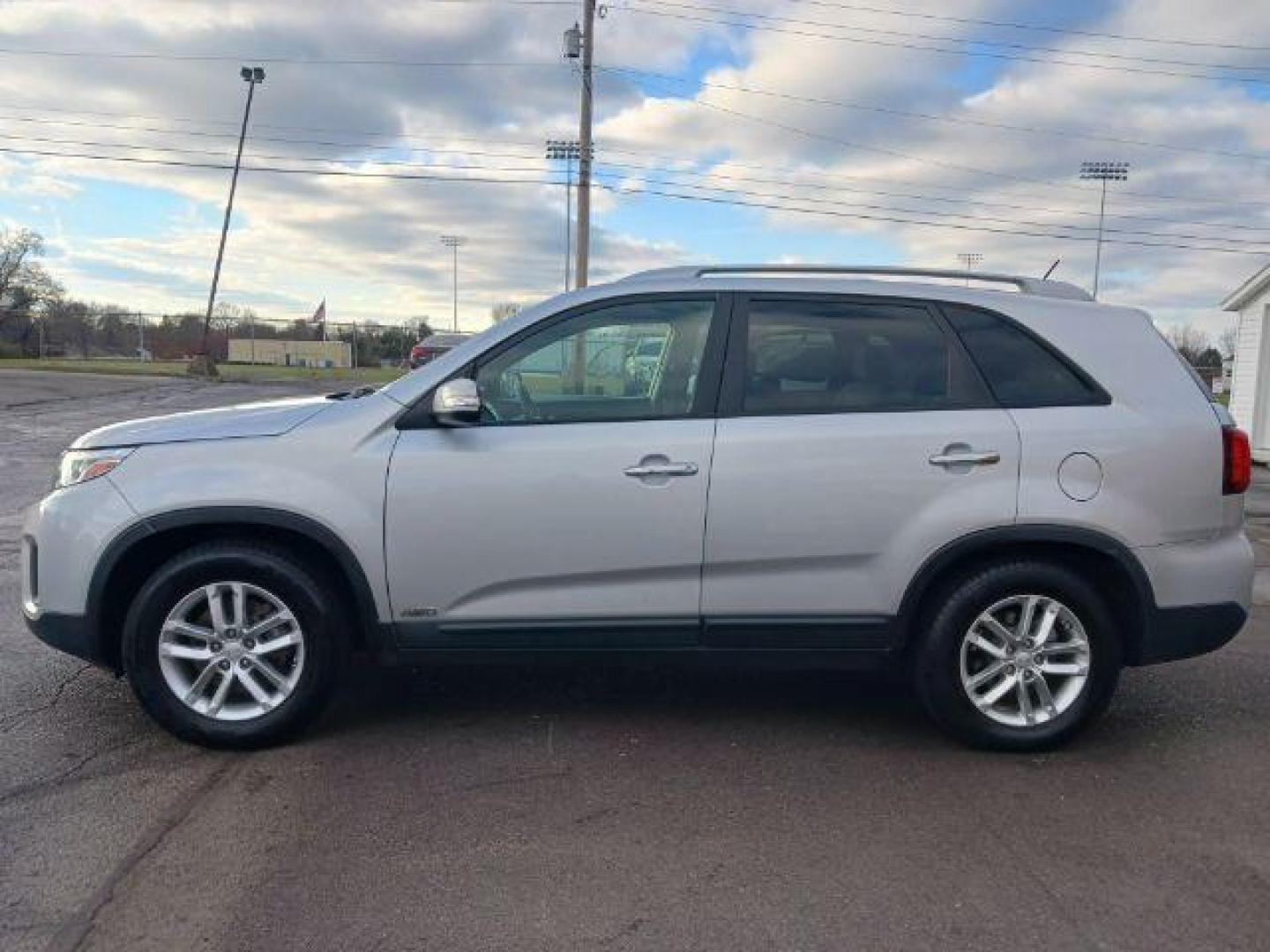 2015 Titanium Silver Kia Sorento LX AWD (5XYKTCA66FG) with an 2.4L L4 DOHC 16V engine, 6-Speed Automatic transmission, located at 401 Woodman Dr, Riverside, OH, 45431, (937) 908-9800, 39.760899, -84.123421 - Photo#3