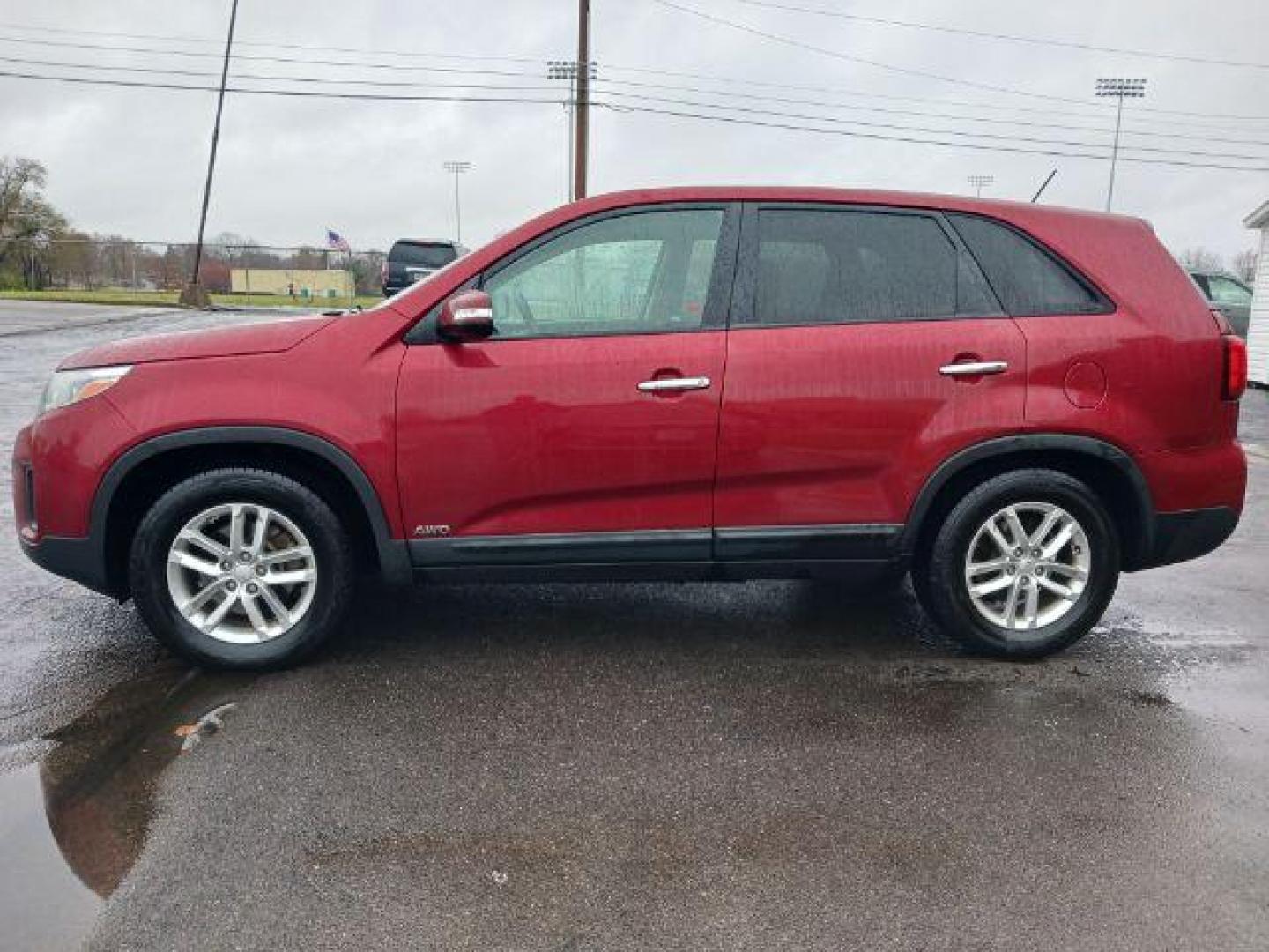 2015 Remington Red Metallic Kia Sorento LX AWD (5XYKTCA66FG) with an 2.4L L4 DOHC 16V engine, 6-Speed Automatic transmission, located at 1230 East Main St, Xenia, OH, 45385, (937) 908-9800, 39.688026, -83.910172 - Photo#3