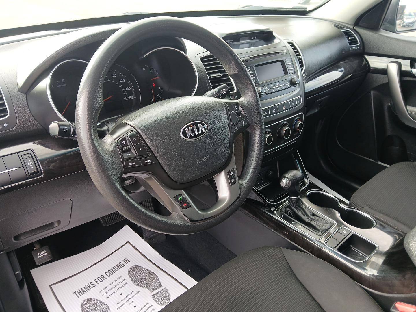 2015 Kia Sorento LX 2WD (5XYKT3A68FG) with an 2.4L L4 DOHC 16V engine, 6-Speed Automatic transmission, located at 8750 N County Rd 25A, Piqua, OH, 45356, (937) 908-9800, 40.164391, -84.232513 - 2015 Kia Sorento LX 2WD - Photo#8