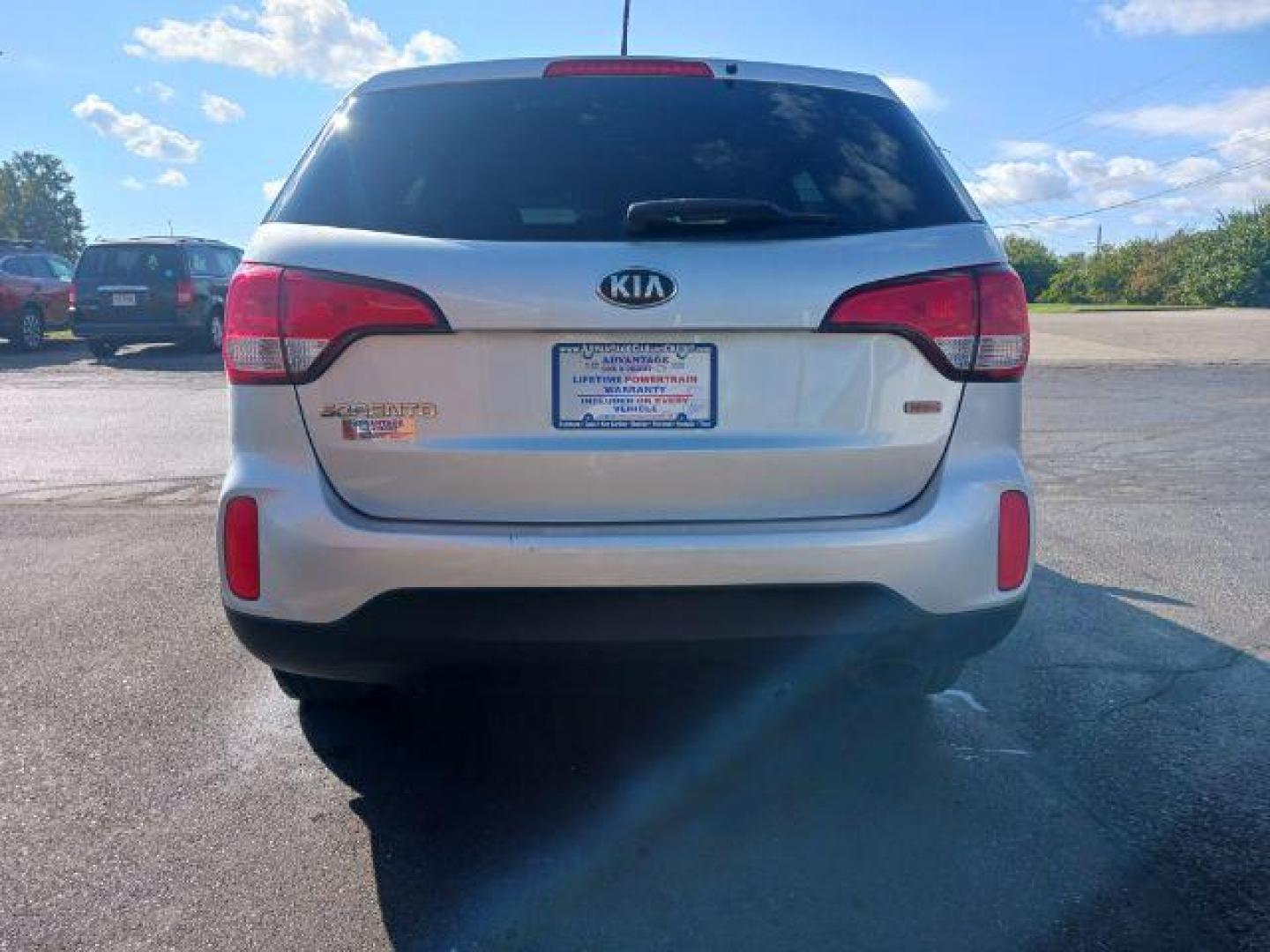 2015 Bright Silver Kia Sorento LX AWD (5XYKTCA66FG) with an 2.4L L4 DOHC 16V engine, 6-Speed Automatic transmission, located at 1230 East Main St, Xenia, OH, 45385, (937) 908-9800, 39.688026, -83.910172 - Photo#5