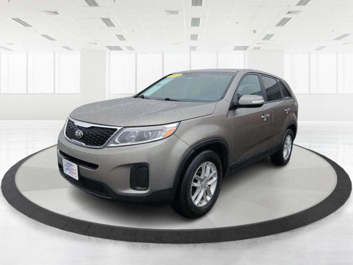 2015 Kia Sorento LX 2WD (5XYKT3A61FG) with an 2.4L L4 DOHC 16V engine, 6-Speed Automatic transmission, located at 880 E. National Road, Vandalia, OH, 45377, (937) 908-9800, 39.891918, -84.183594 - 2015 Kia Sorento LX 2WD - Photo#7