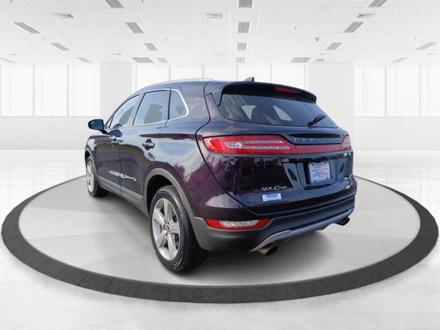 2015 Tahitian Pearl Lincoln MKC AWD (5LMCJ2A94FU) with an 2.0L L4 DOHC 16V engine, 6-Speed Automatic transmission, located at 1951 S Dayton Lakeview Rd., New Carlisle, OH, 45344, (937) 908-9800, 39.890999, -84.050255 - Photo#4