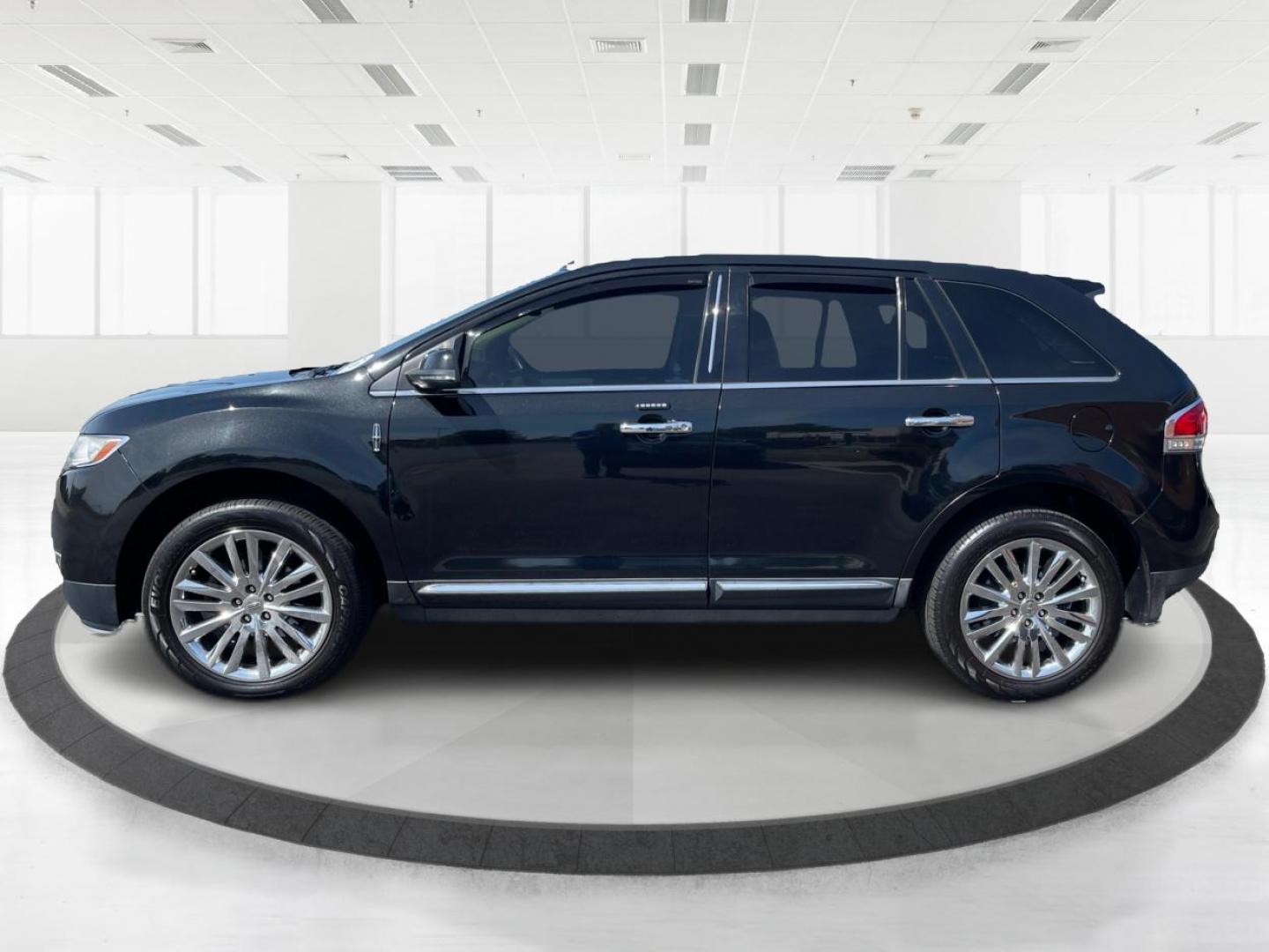 2015 Lincoln MKX AWD (2LMDJ8JK2FB) with an 3.7L V6 DOHC 24V engine, 6-Speed Automatic transmission, located at 1230 East Main St, Xenia, OH, 45385, (937) 908-9800, 39.688026, -83.910172 - 2015 Lincoln MKX AWD - Photo#5