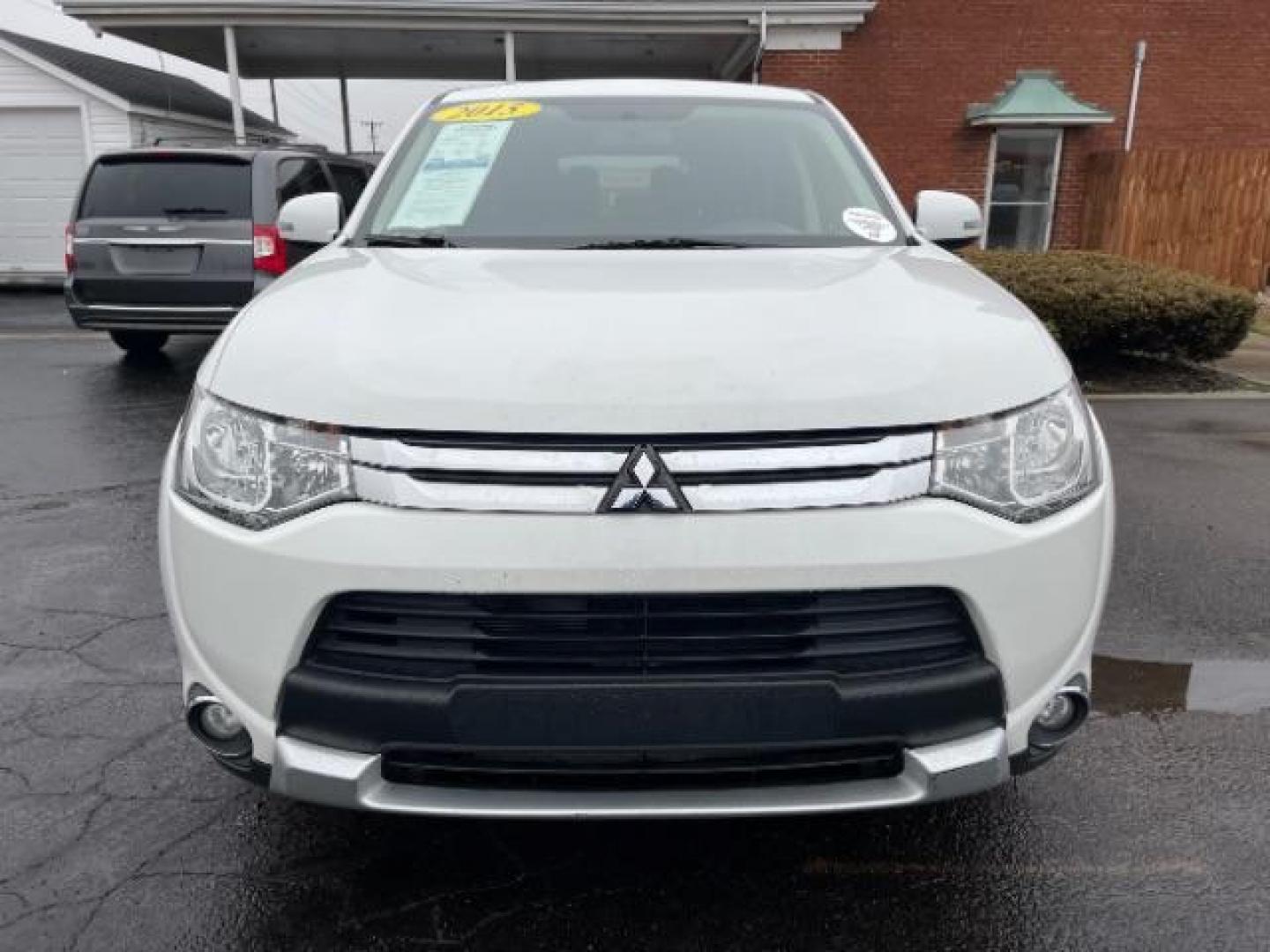 2015 Diamond White Mitsubishi Outlander SE S-AWC (JA4AZ3A33FZ) with an 2.4L L4 DOHC 16V engine, 6-Speed Automatic transmission, located at 1099 N County Rd 25A , Troy, OH, 45373, (937) 908-9800, 40.057079, -84.212883 - Photo#2