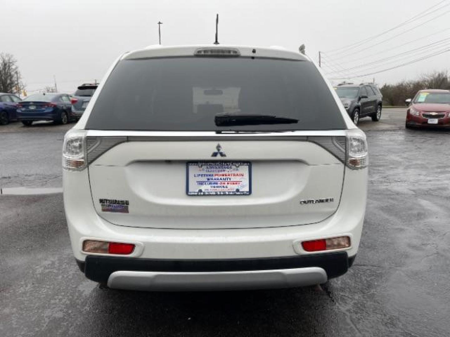 2015 Diamond White Mitsubishi Outlander SE S-AWC (JA4AZ3A33FZ) with an 2.4L L4 DOHC 16V engine, 6-Speed Automatic transmission, located at 1099 N County Rd 25A , Troy, OH, 45373, (937) 908-9800, 40.057079, -84.212883 - Photo#3