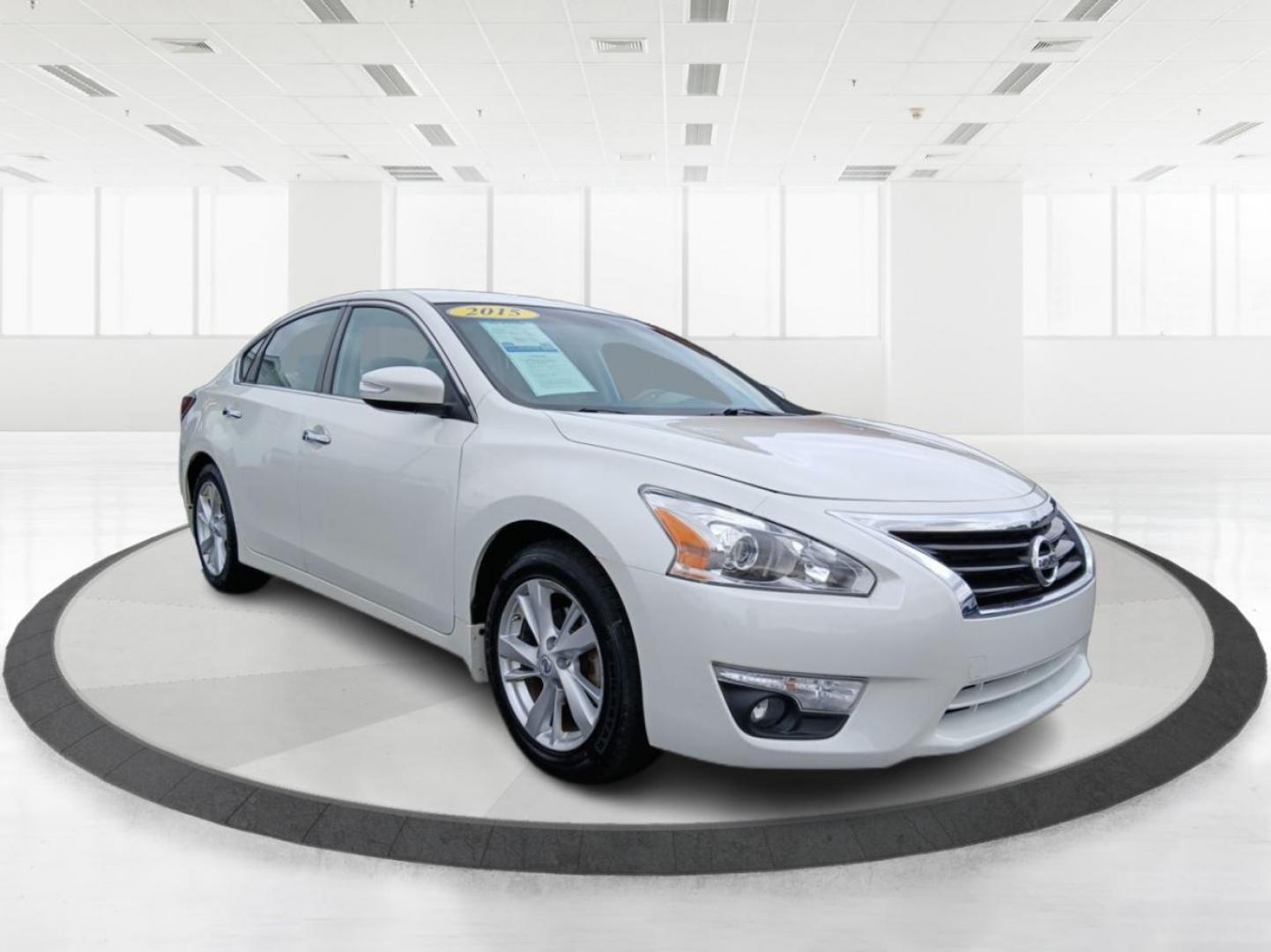 2015 Pearl White Nissan Altima 2.5 SL (1N4AL3AP1FN) with an 2.5L L4 DOHC 16V engine, Continuously Variable Transmission transmission, located at 1230 East Main St, Xenia, OH, 45385, (937) 908-9800, 39.688026, -83.910172 - Photo#0