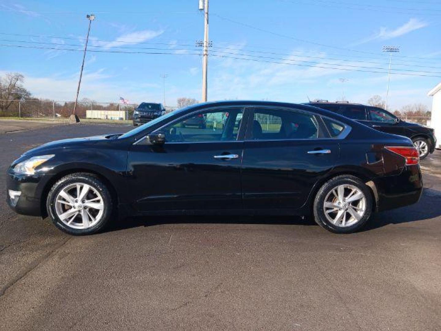 2015 Super Black Nissan Altima 2.5 SV (1N4AL3APXFC) with an 2.5L L4 DOHC 16V engine, Continuously Variable Transmission transmission, located at 401 Woodman Dr, Riverside, OH, 45431, (937) 908-9800, 39.760899, -84.123421 - Photo#3