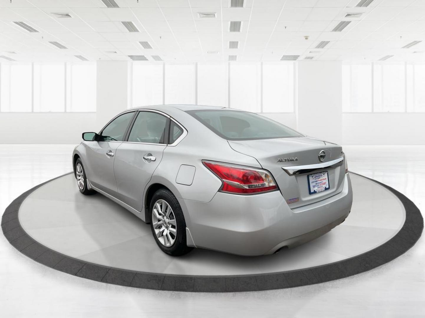 2015 Nissan Altima 2.5 S (1N4AL3AP8FC) with an Other engine, located at 1230 East Main St, Xenia, OH, 45385, (937) 908-9800, 39.688026, -83.910172 - Photo#4